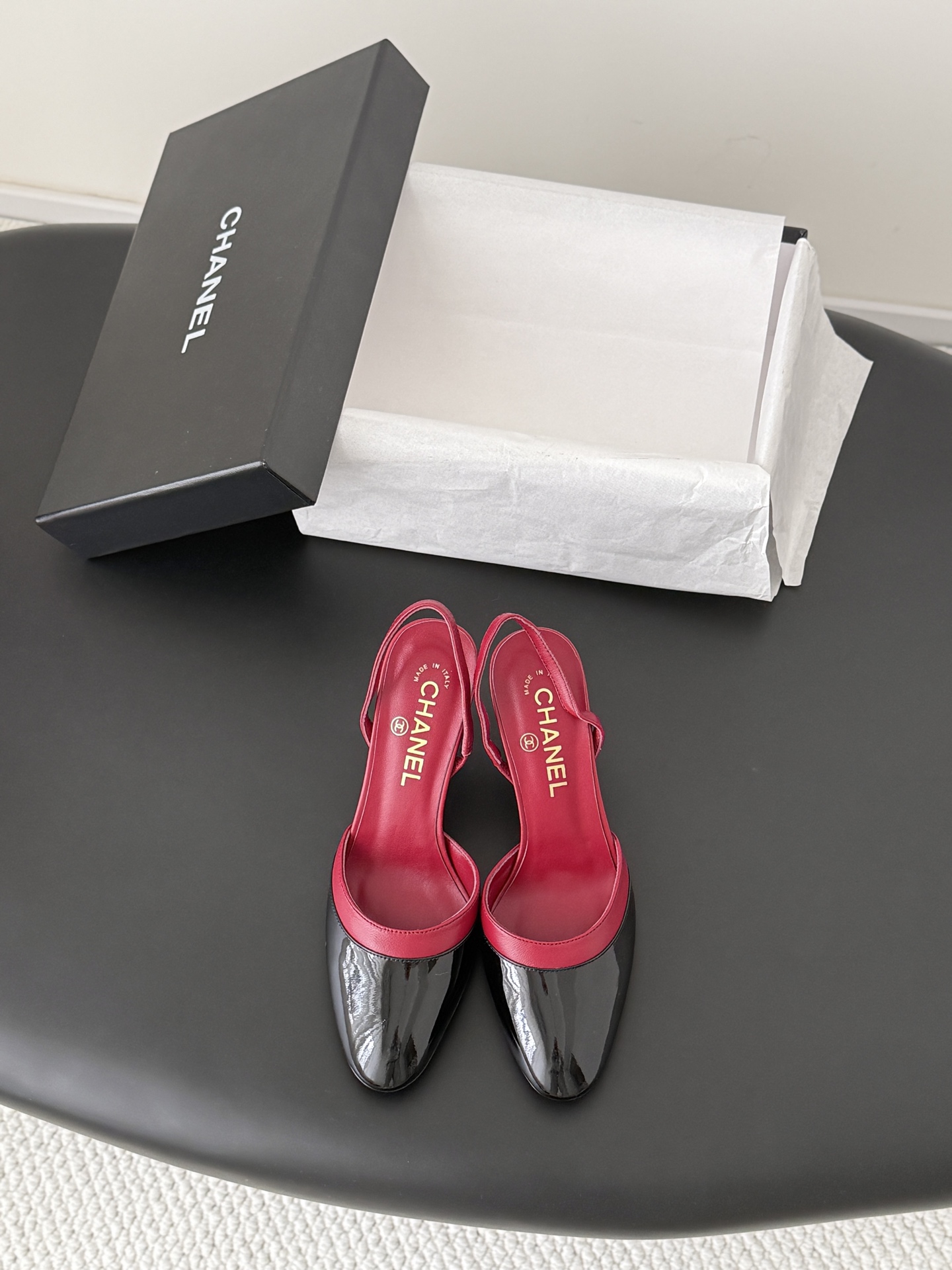 NO:789123,Chanel 26c new Mary Jane thick heel shoes, the leather texture is first-class, super elegant!  Patent leather toe design, sheepskin lining, and original outsole!  Size: 35-39 (other sizes are not returnable or exchangeable) 378, high heels and sandals, chanel, sandals, mary jane, high heels, sheepskin19860909Chanel 26c新款玛丽珍粗跟单鞋 皮料质感一流,超显气质！ 鞋头漆皮设计,内里羊皮,原版大底！ Size:35-39（其它码数定制不退换） 378,高跟鞋凉鞋,chanel,sandals,mary jane,high heels,sheepskin,Women's Shoes