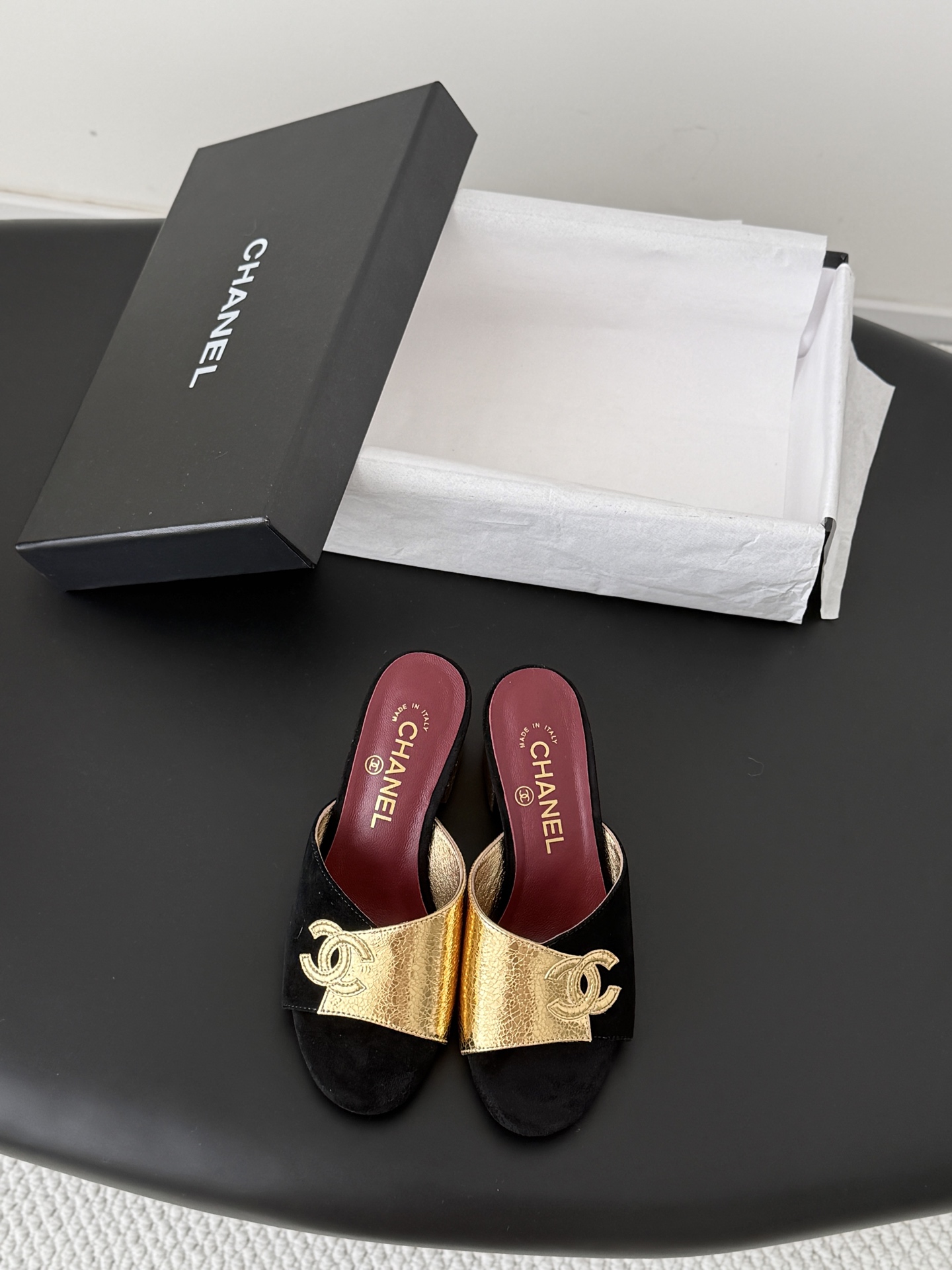 NO:787256,Chanel 26K new spring and summer sandals have the usual elegant and ladylike temperament of Grandma Xiang’s family and are full of high-end sense!  Very nice on the feet ~ very versatile!  Incomparably beautiful!  Size35-39 (other sizes are not returnable or exchangeable), high heels and slippers, chanel, sandals, high heels, slippers19860909Chanel 26K春夏新品凉鞋 香奶奶家一贯的优雅名媛气质 高级感十足！上脚非常nice～ 非常百搭！无敌美！ Size35-39（其他码数定制不退换）,高跟鞋拖鞋,chanel,sandals,high heels,slippers,Women's Shoes