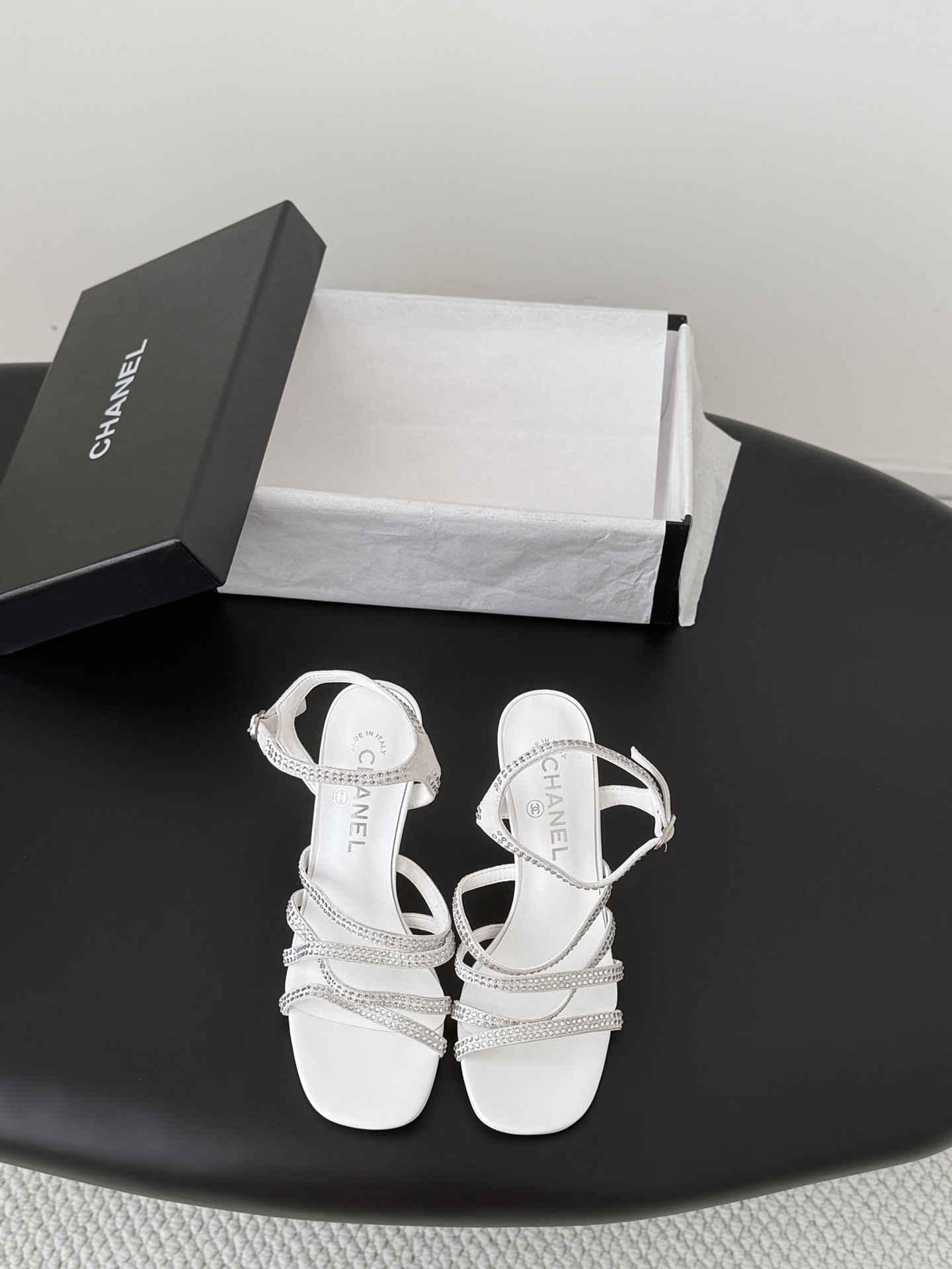 NO:820425,Airplane Box 10 Chanel 26K new spring and summer sandals, Xiang Nainai’s always elegant and ladylike temperament, full of high-end sense!  Very nice on the feet ~ very versatile!  Incomparably beautiful!  Size35-39 (other sizes are not returnable or exchangeable), high heels and sandals, chanel, sandals, high heels19860909飞机盒10 Chanel 26K春夏新品凉鞋 香奶奶家一贯的优雅名媛气质 高级感十足！上脚非常nice～ 非常百搭！无敌美！ Size35-39（其他码数定制不退换）,高跟鞋凉鞋,chanel,sandals,high heels,Women's Shoes