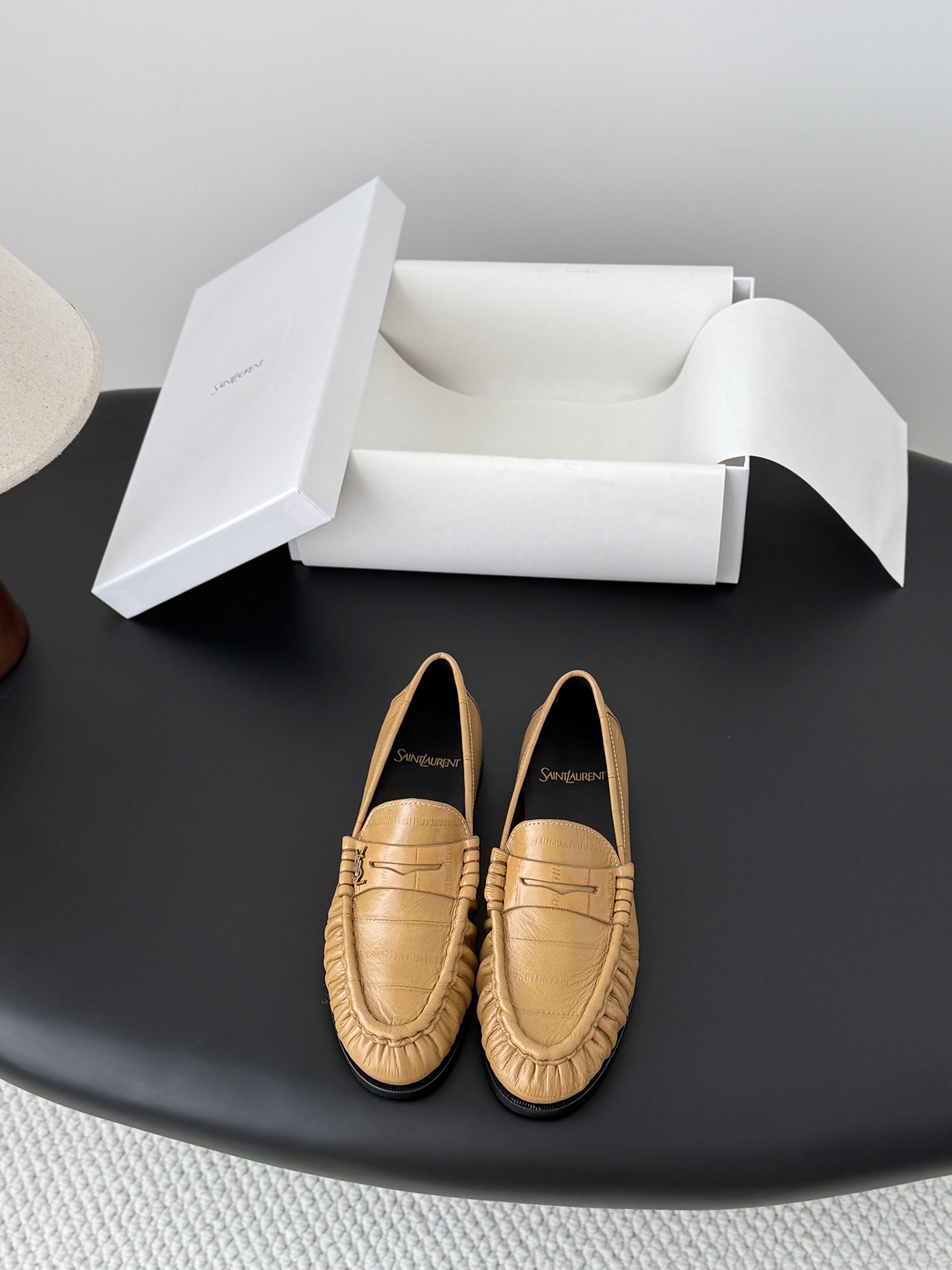 NO:782393,YSL 26c new loafers, classic single shoe style, slender, delicate, compact, round toe, embellished with YSL metal diamond buckles, simple but elegant!  Versatile temperament Cowhide upper, sheepskin lining, Italian genuine leather outsole Size35-39, other sizes customized, loafers, saint laurent, loafers, cowhide, sheepskin, Leather soles19860909YSL 26c新款乐福鞋  经典款单鞋样式 鞋型修长秀气小巧圆形圆头 ysl金属钻扣点缀 简约而不简单且不失优雅！百搭气质 鞋面牛皮 内里羊皮 意大利真皮大底 Size35-39 其他码数定做,乐福鞋,saint laurent,loafers,cowhide,sheepskin,Leather soles,Women's Shoes