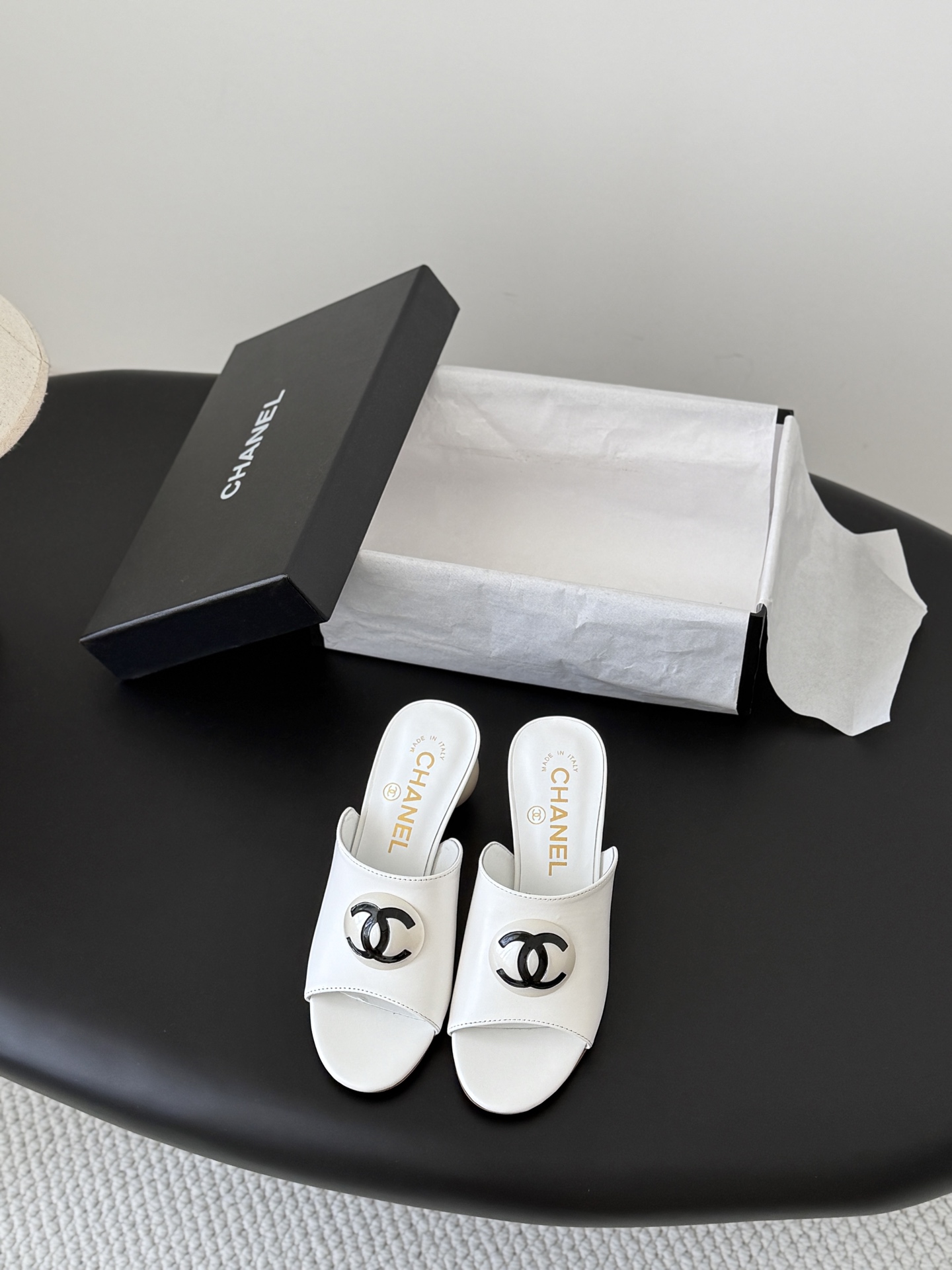 Chanel Chanel 26新款珍珠玛丽珍拖鞋