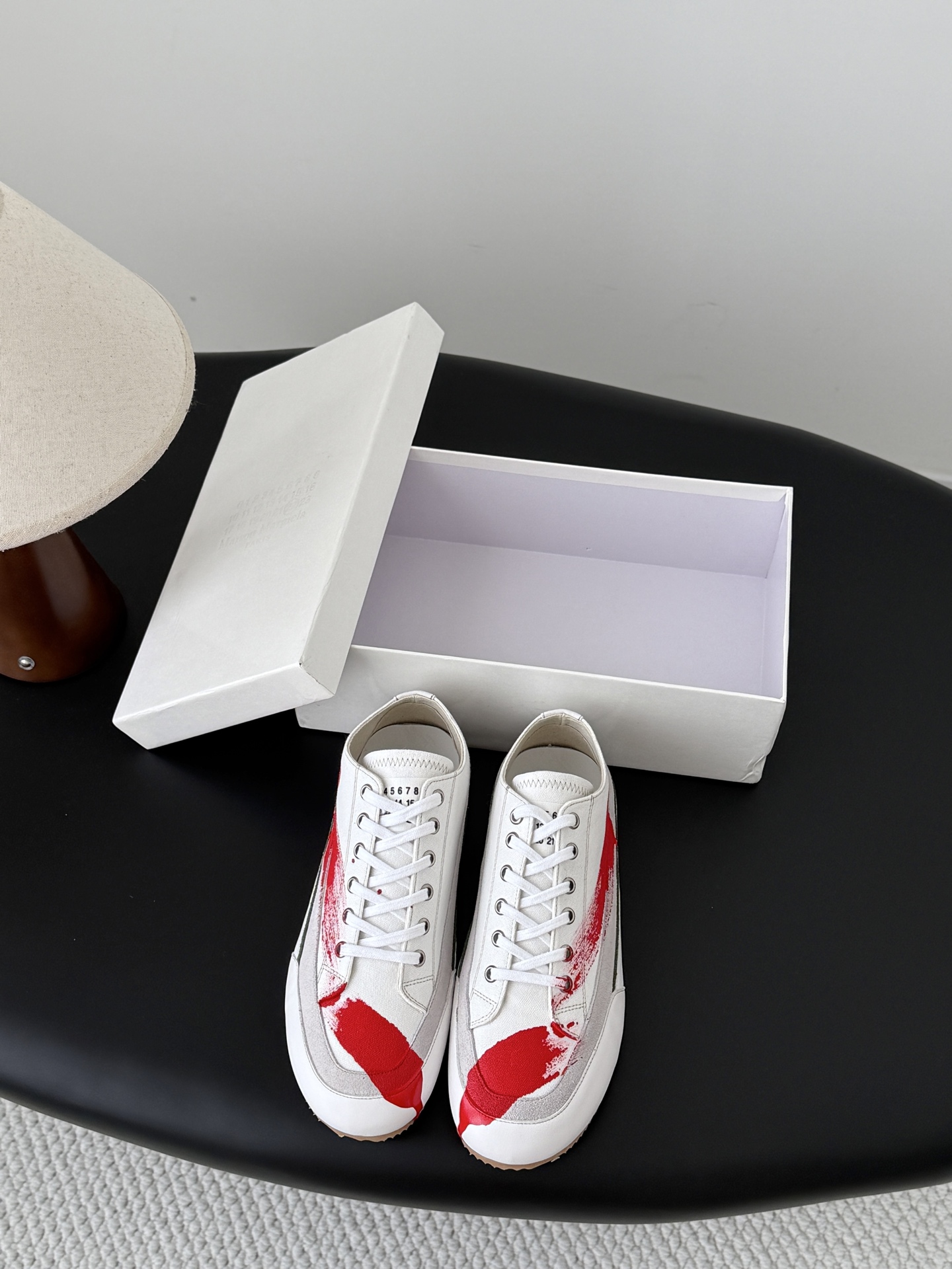 NO:889796,High quality!  Maison Margiela MM6 new moral training shoes!  Classic style, close your eyes and enter, high quality and high version!  Very easy to wear on the feet, light and comfortable ~ Size: 35-44, casual shoes/sports shoes, masion margiela, sneakers19860909高定品质！Maison Margiela MM6全新德训鞋！ 经典款闭眼入,高品质高版本！ 上脚非常好穿,轻便舒适～ Size:35-44,休闲鞋/运动鞋,masion margiela,sneakers,Women's Shoes