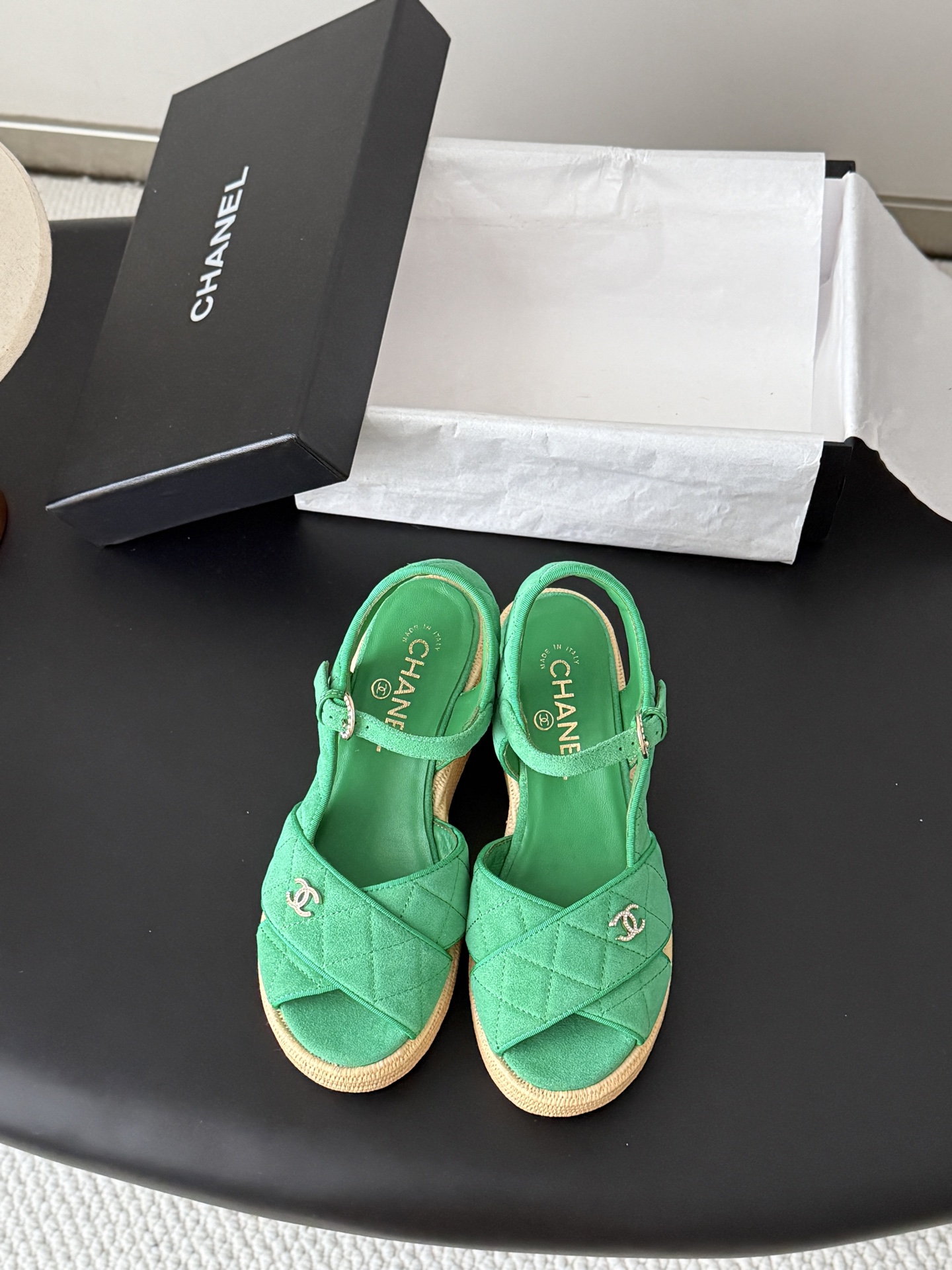 NO:922347,Chanel 26P show thick-soled platform sandals!  The upper is Yangjing, the waterproof platform is 4cm, and the heel is 12cm!  Very stable when put on!  Wear it and you will be 2.8 meters tall. Sheepskin lining and original outsole. Size: 35-39 40 customized, sandals, chanel, sandals, sheepskin, sheep19860909Chanel 26P秀款厚底防水台凉鞋！ 鞋面羊京,防水台4cm,后跟12cm！ 上脚后很稳！穿上立马两米八 内里垫脚羊皮,原版大底. Size:35-39 40定做,凉鞋,chanel,sandals,sheepskin,sheep,Women's Shoes