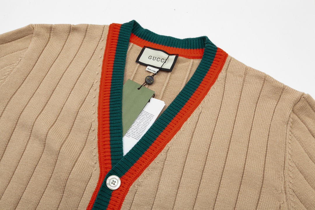 Review: SS24 FENDIFENDE Long-Sleeved Polo Shirt in Camel Wool – Top Quality and Comfort - 图片 2