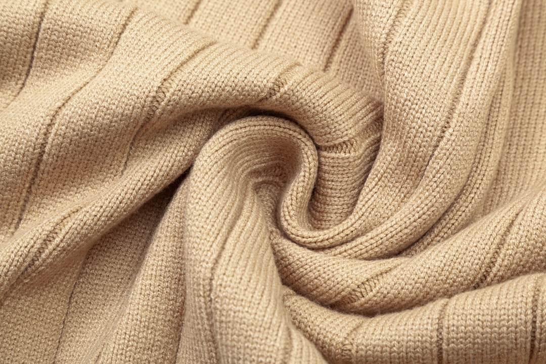 Review: SS24 FENDIFENDE Long-Sleeved Polo Shirt in Camel Wool – Top Quality and Comfort - 图片 6