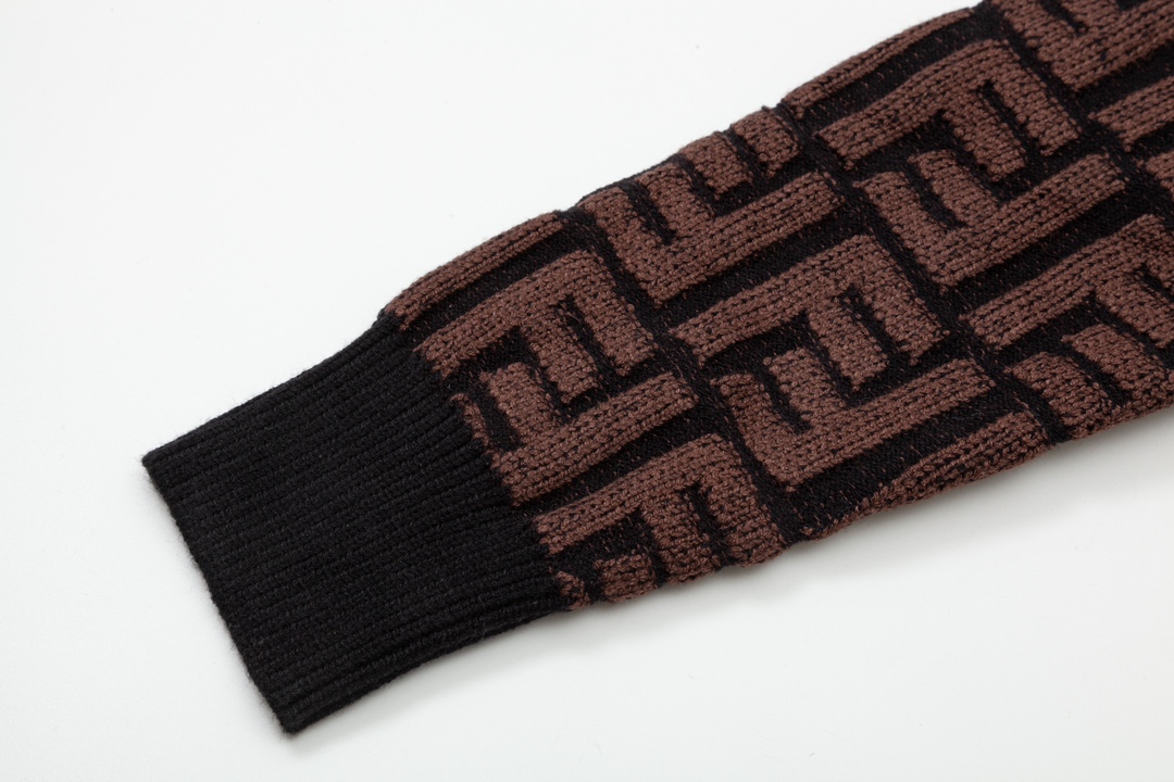 Fendi SS24 High-Quality Knit Dress: Brown & Black, Classic Design with Branded Details - 图片 7