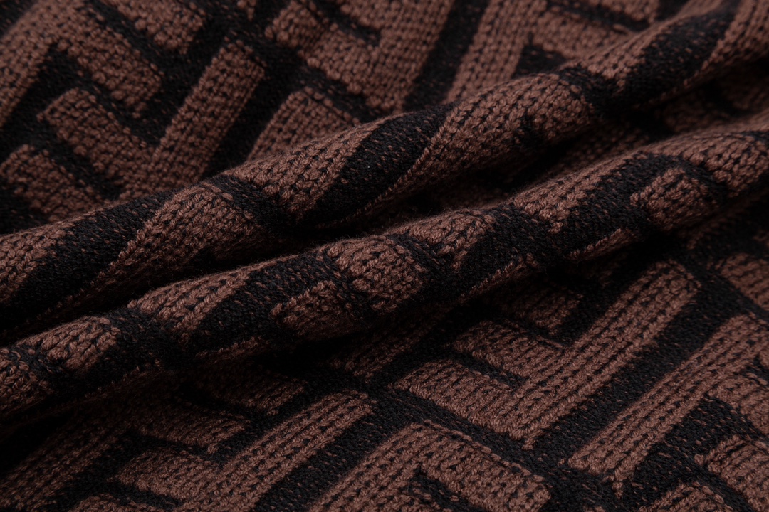 Fendi SS24 High-Quality Knit Dress: Brown & Black, Classic Design with Branded Details - 图片 6