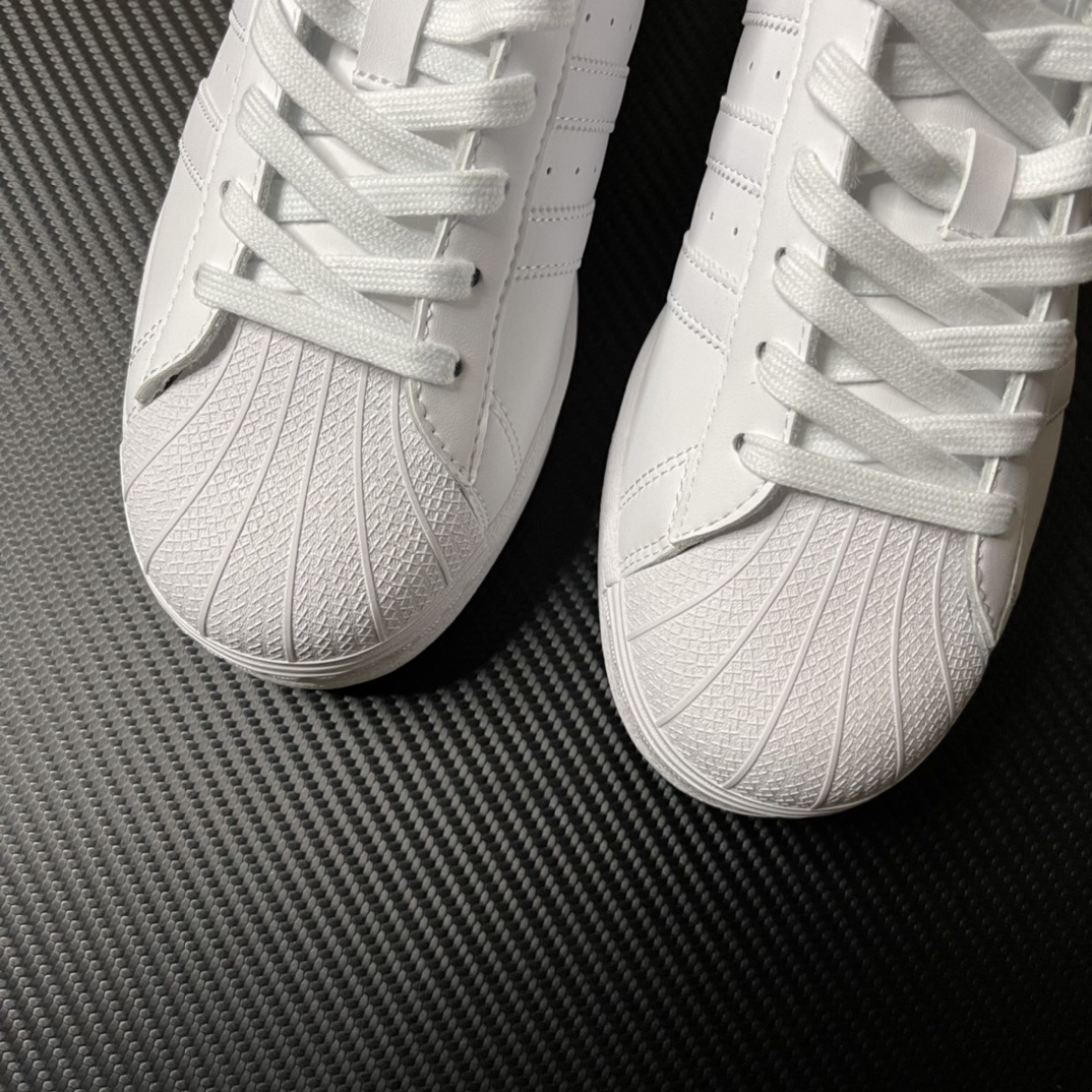 【纯原】!AD Originals Superstar 经典贝壳头休闲板鞋 纯白 !
货号:EG496