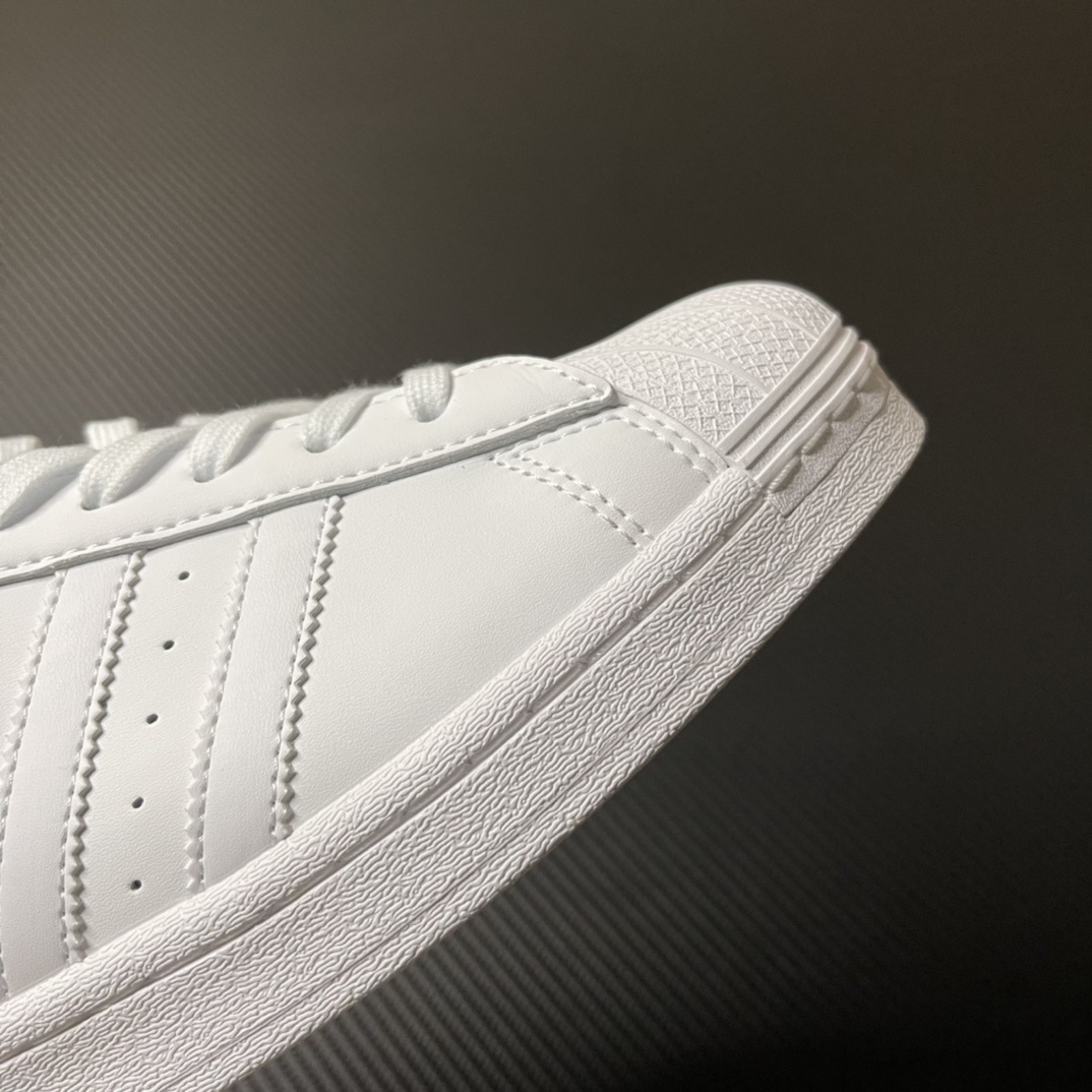 【纯原】!AD Originals Superstar 经典贝壳头休闲板鞋 纯白 !
货号:EG496