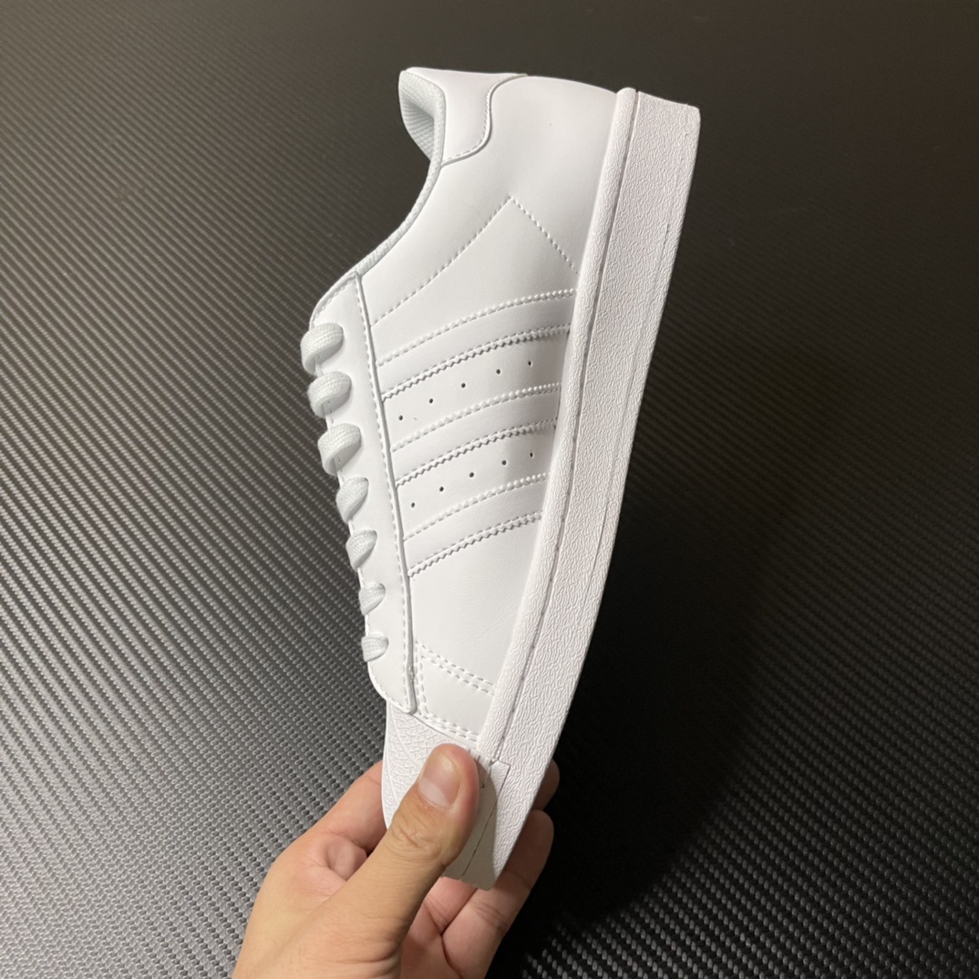 【纯原】!AD Originals Superstar 经典贝壳头休闲板鞋 纯白 !
货号:EG496