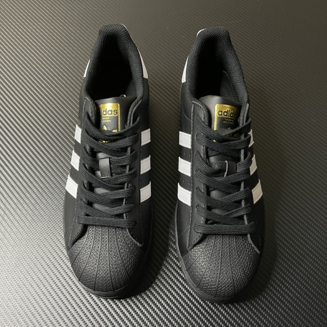 
【纯原】！AD Originals Superstar 经典贝壳头休闲板鞋 黑白！
货号：EG4959