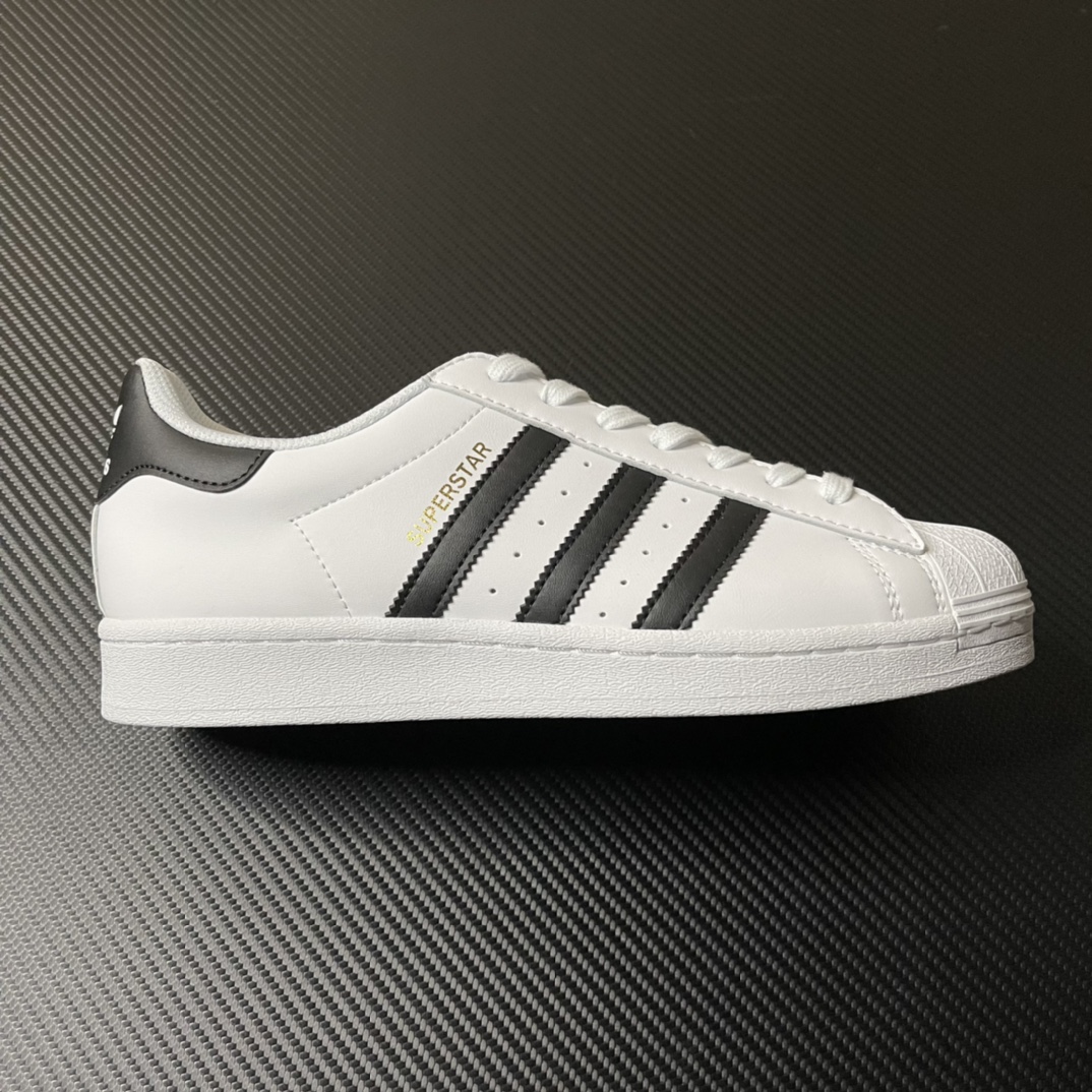 
【纯原】！AD Originals Superstar 经典贝壳头休闲板鞋 黑白！
货号：EG4958
