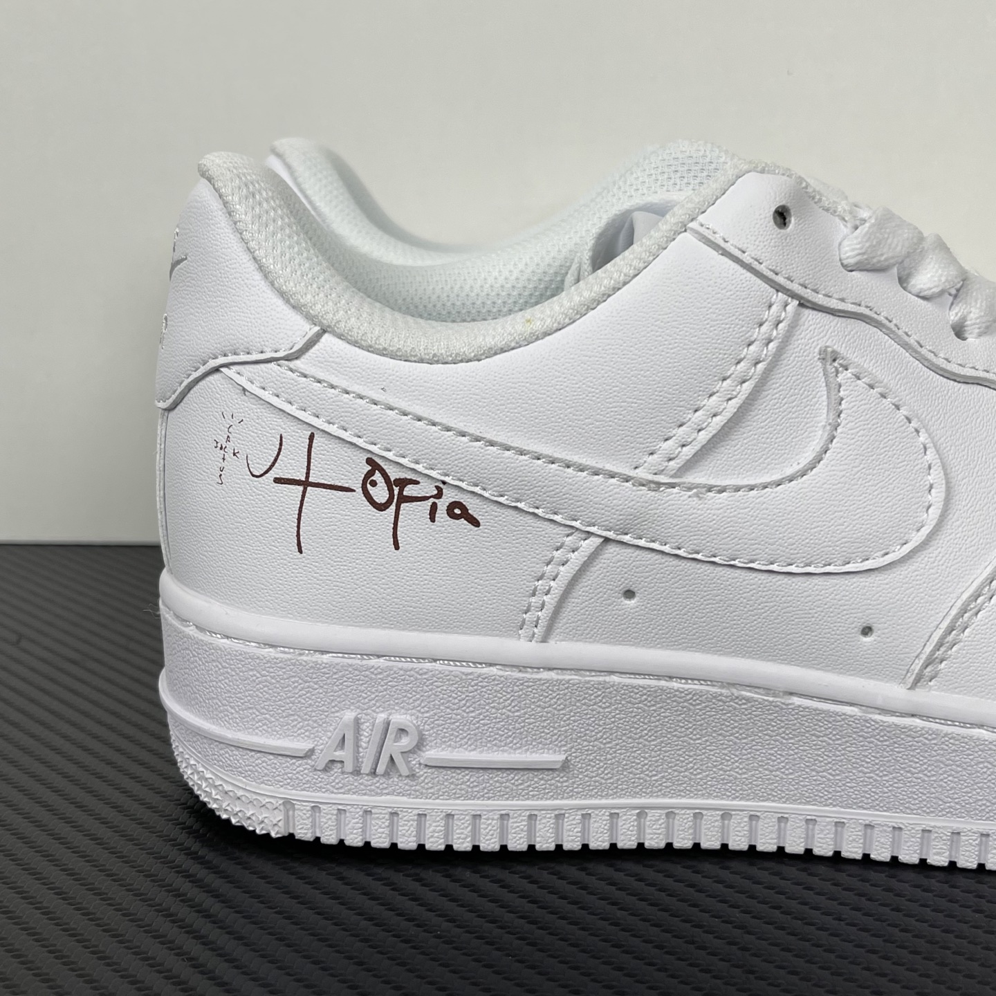 特价    
【纯原】！NK Air Force 1 Low ‘07 空军一号低帮经典板鞋 全白联名！
