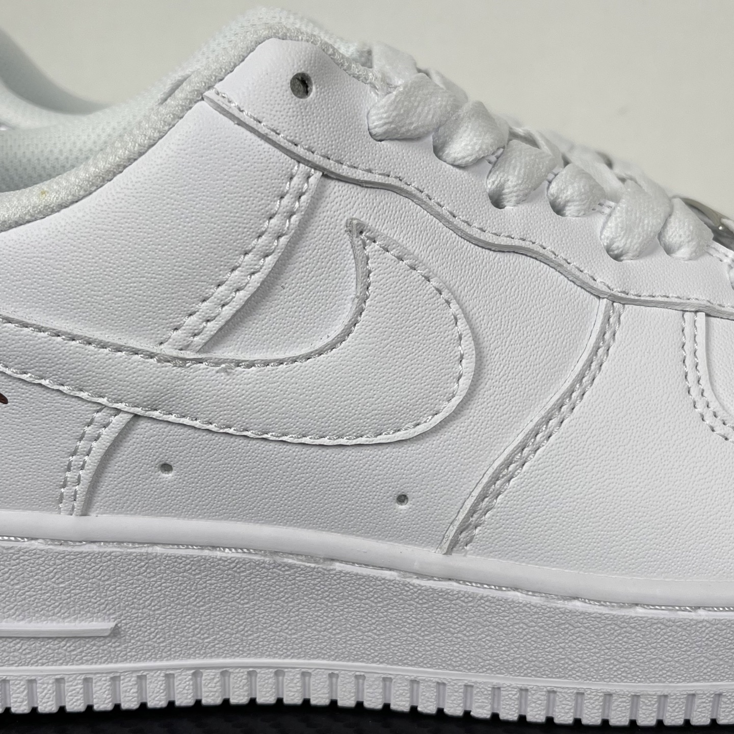 特价    
【纯原】！NK Air Force 1 Low ‘07 空军一号低帮经典板鞋 全白联名！
