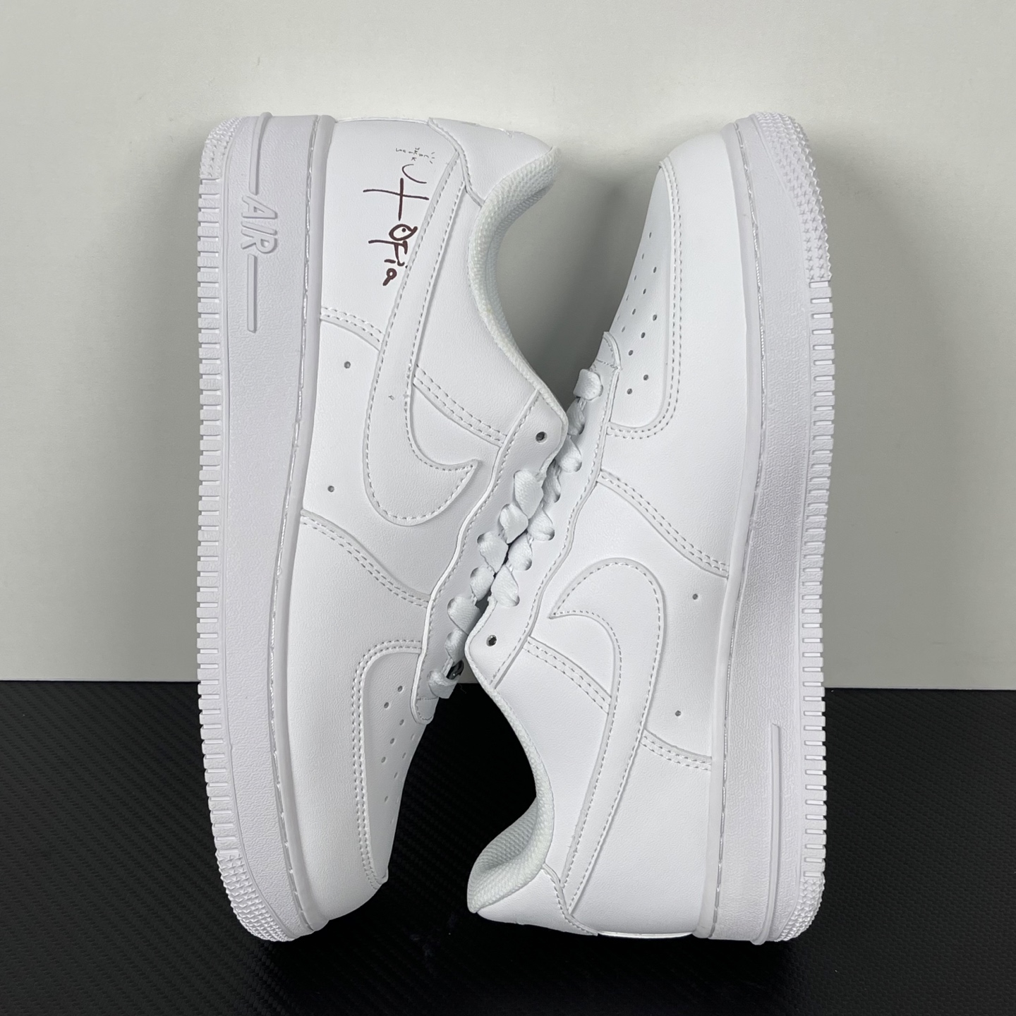特价    
【纯原】！NK Air Force 1 Low ‘07 空军一号低帮经典板鞋 全白联名！

