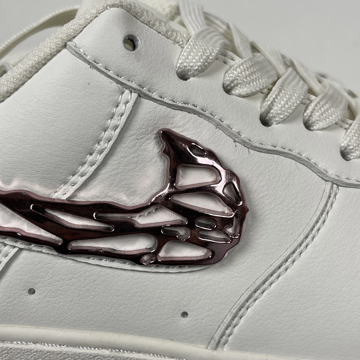 特价    
【纯原】！NK Air Force 1 Low ‘07 空军一号低帮经典板鞋！液态金！
货
