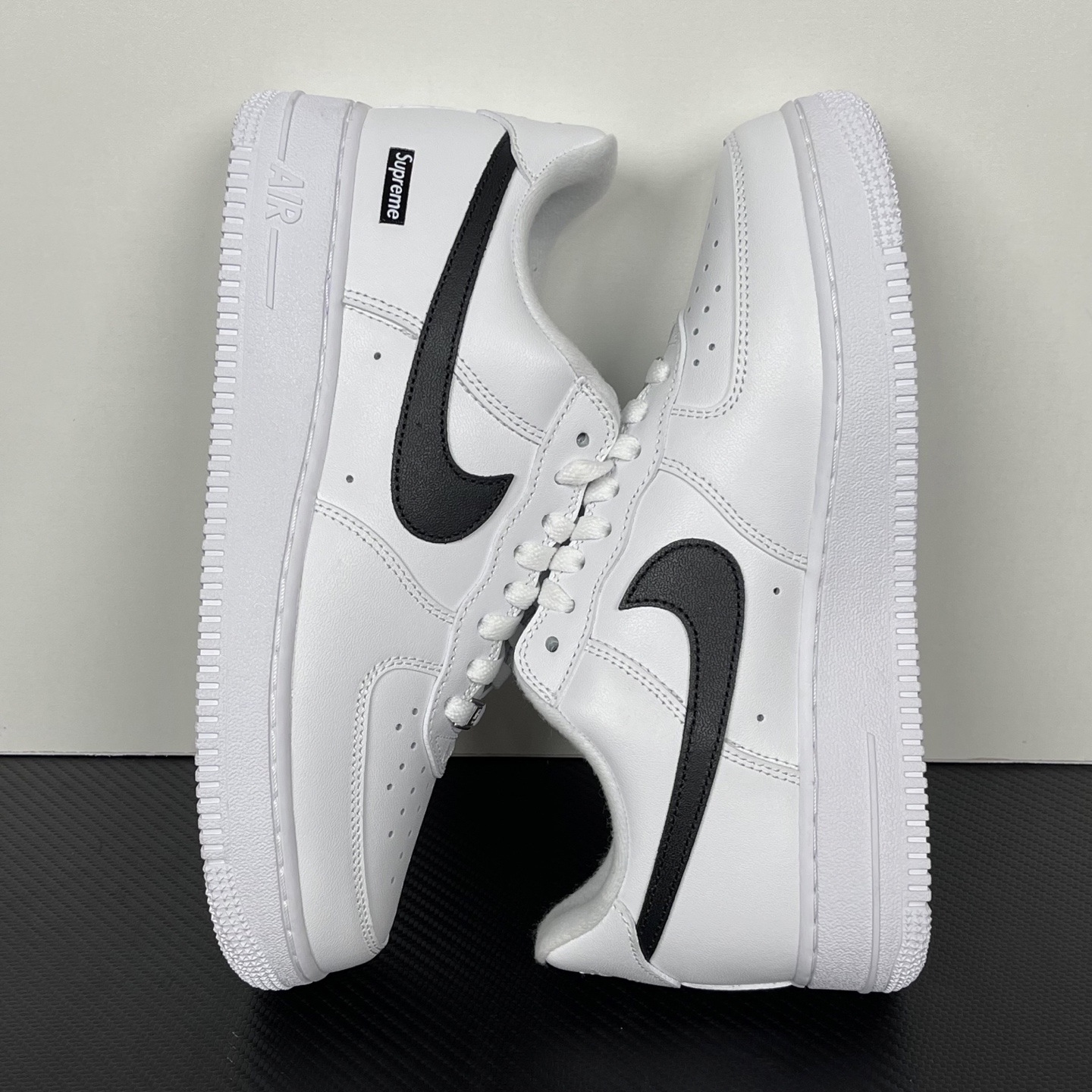 SupremexNK Air Force 1 空军一号经典联名低帮板鞋 白色！货号：CU9225-102