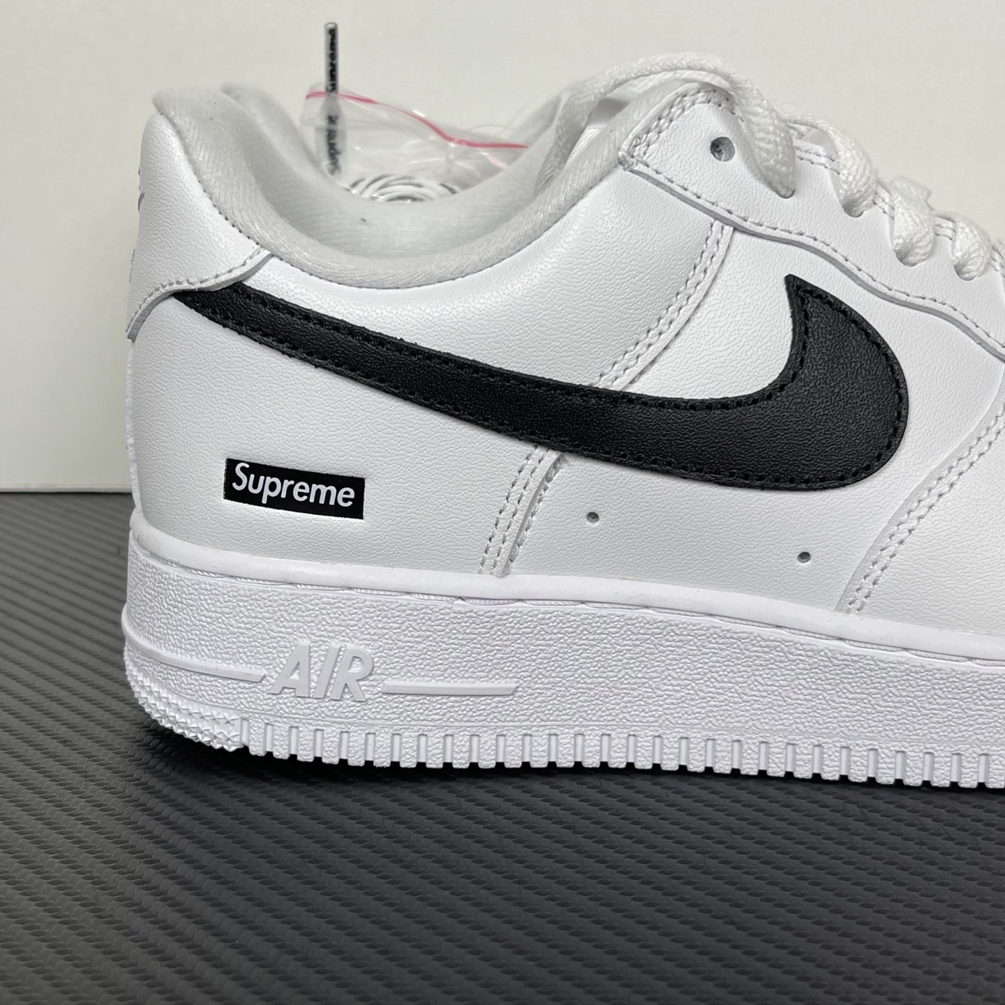 SupremexNK Air Force 1 空军一号经典联名低帮板鞋 白色！货号：CU9225-102