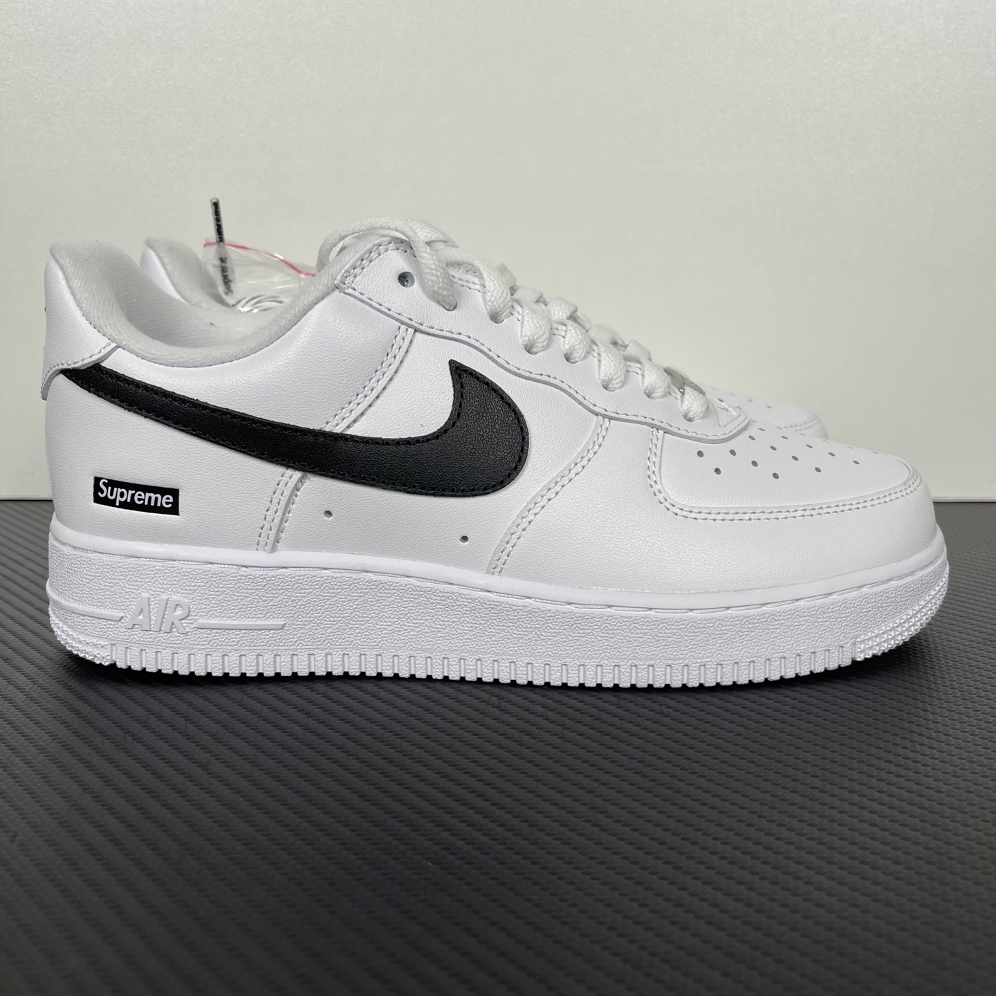 SupremexNK Air Force 1 空军一号经典联名低帮板鞋 白色！货号：CU9225-102