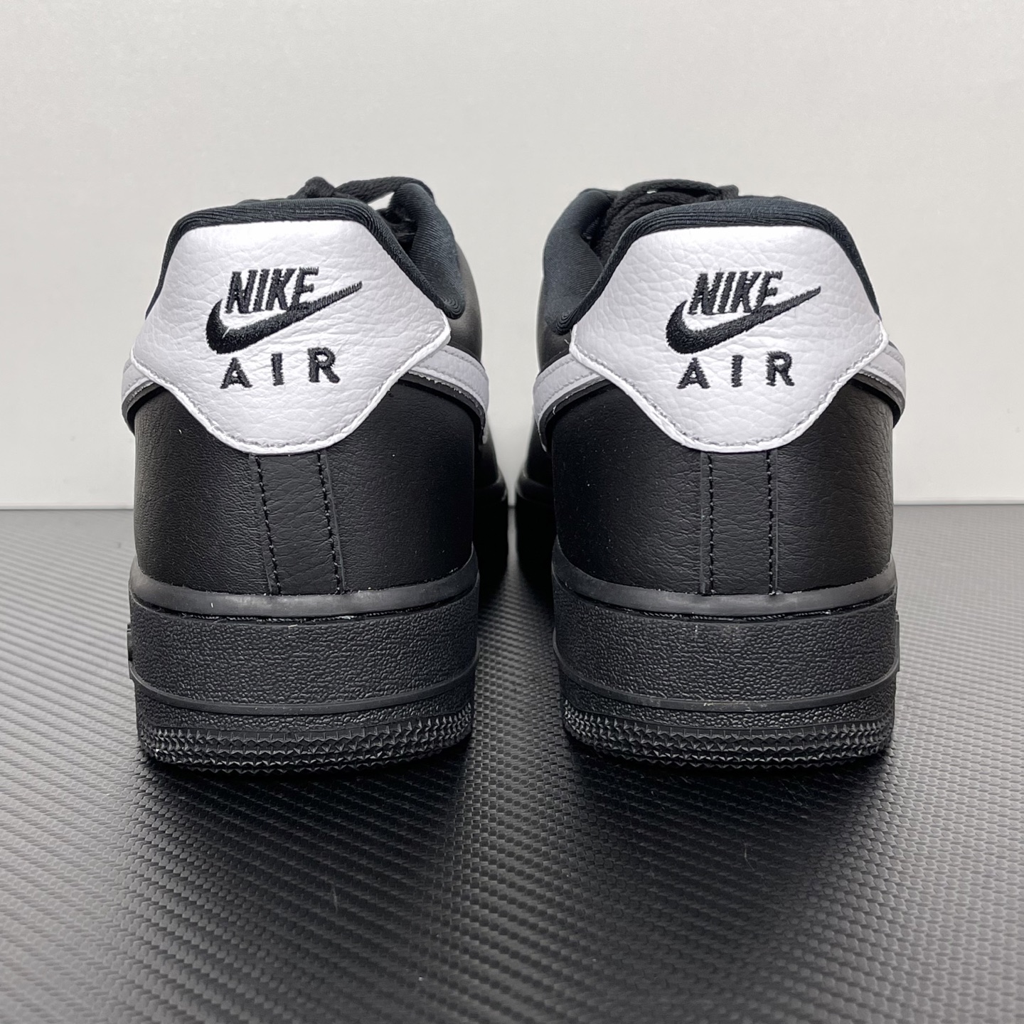 Max版本！AF-1 黑白钩！ 货号：CQ0492-001！ 尺码：35.5-47.5！ •原厂皮 质感纹理与原鞋保持一