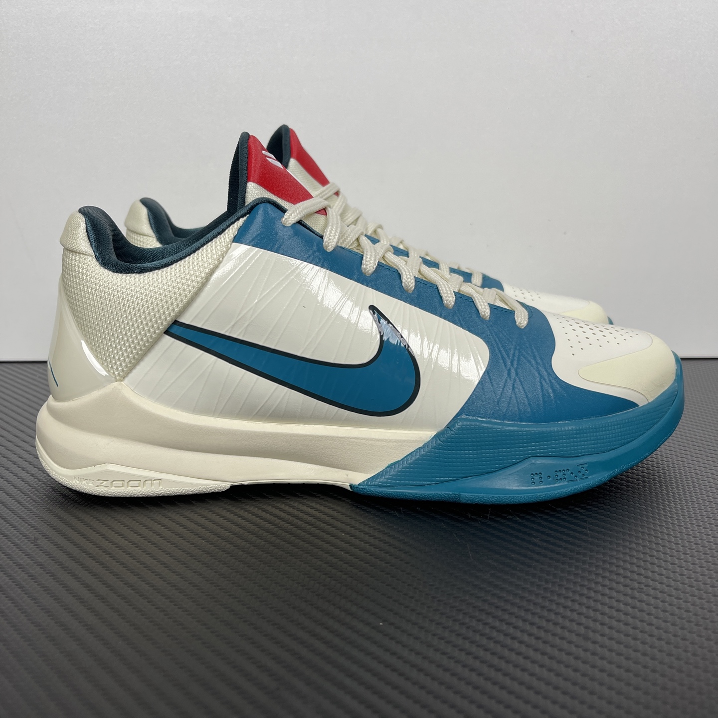 Kobe 5 Caitlin Clark Protro  PE IZ1852-100