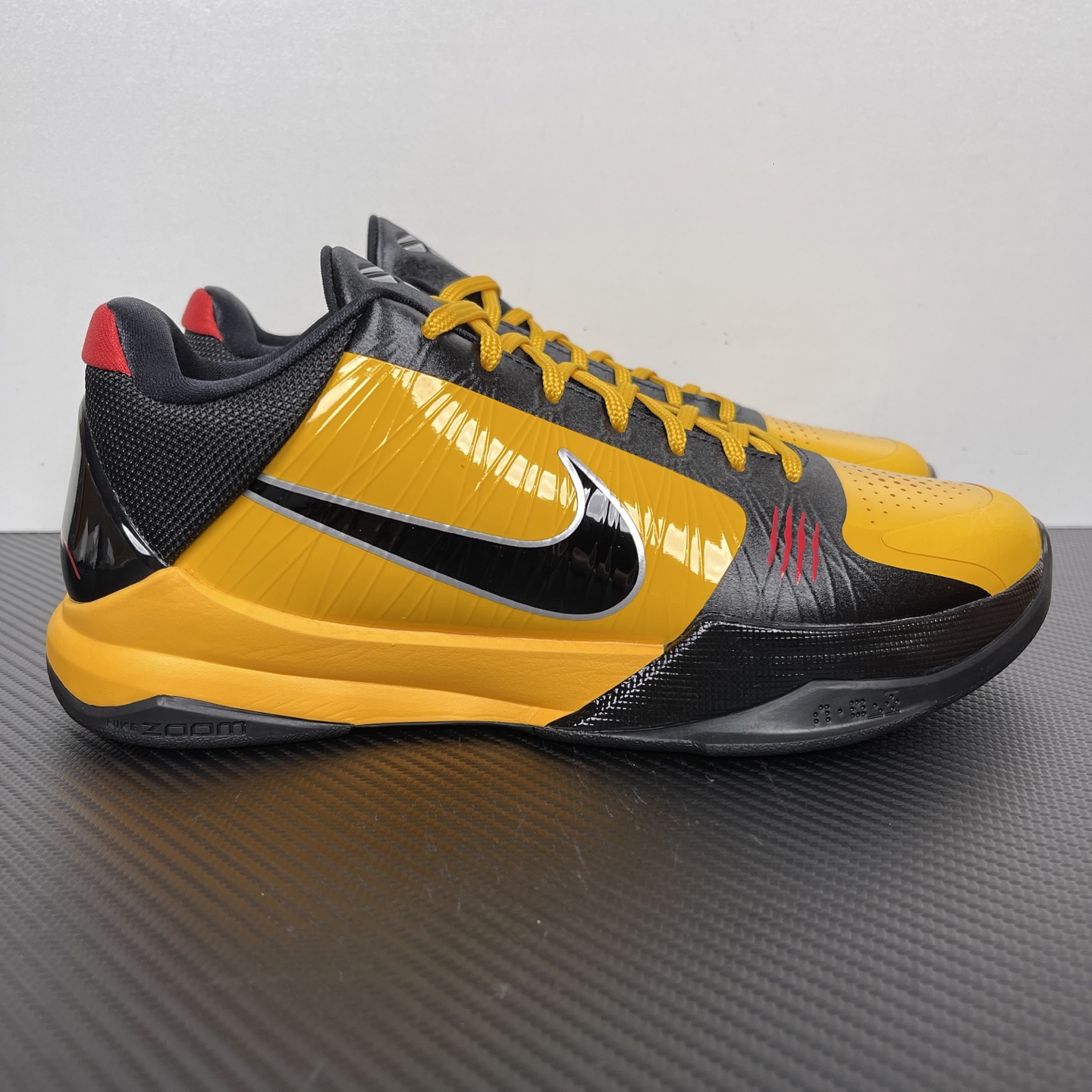 Kobe 5 CD4991-700