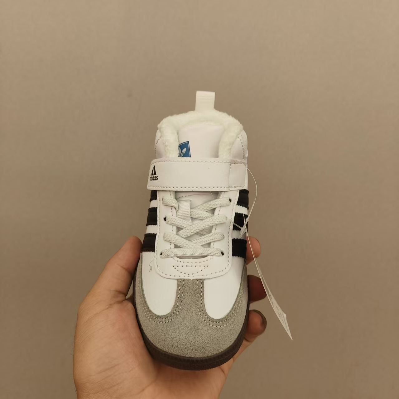 图片[4]-德训新款高帮魔术贴儿童加绒保暖运动鞋 尺码：26-37码 内里加绒，保暖又舒适❄️ 高帮款式设计，防风又保暖☁️ 橡胶耐磨防滑大底，脚感不言而喻✌🏻-选品中心