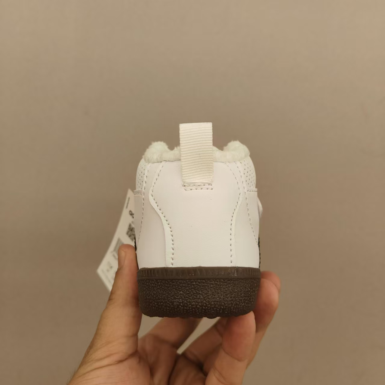 图片[5]-德训新款高帮魔术贴儿童加绒保暖运动鞋 尺码：26-37码 内里加绒，保暖又舒适❄️ 高帮款式设计，防风又保暖☁️ 橡胶耐磨防滑大底，脚感不言而喻✌🏻-选品中心