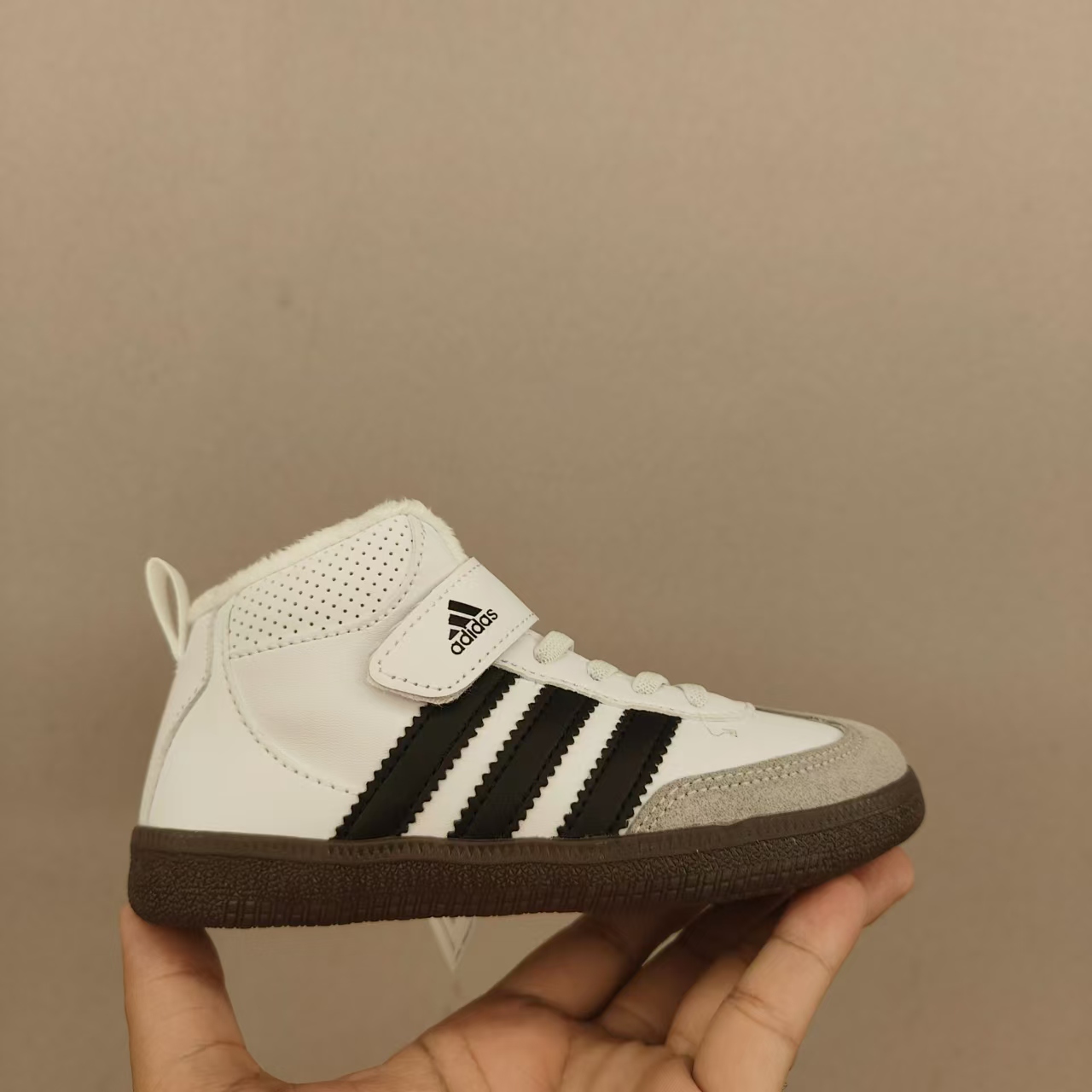 图片[3]-德训新款高帮魔术贴儿童加绒保暖运动鞋 尺码：26-37码 内里加绒，保暖又舒适❄️ 高帮款式设计，防风又保暖☁️ 橡胶耐磨防滑大底，脚感不言而喻✌🏻-选品中心