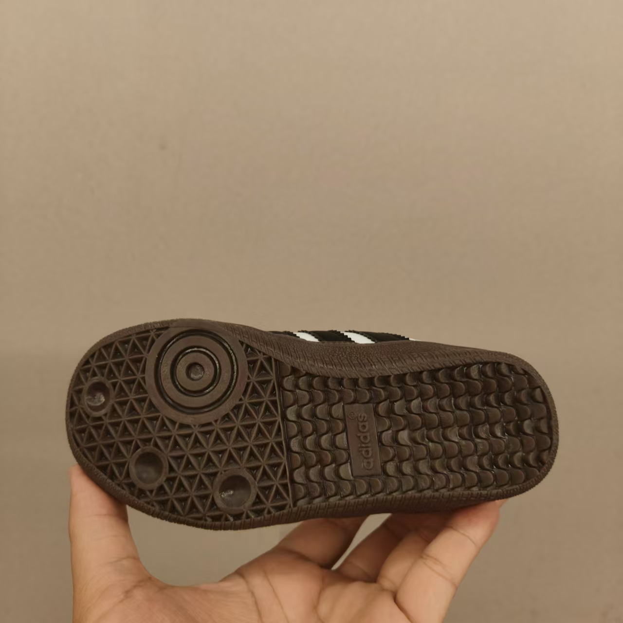 图片[6]-德训新款高帮魔术贴儿童加绒保暖运动鞋 尺码：26-37码 内里加绒，保暖又舒适❄️ 高帮款式设计，防风又保暖☁️ 橡胶耐磨防滑大底，脚感不言而喻✌🏻-选品中心