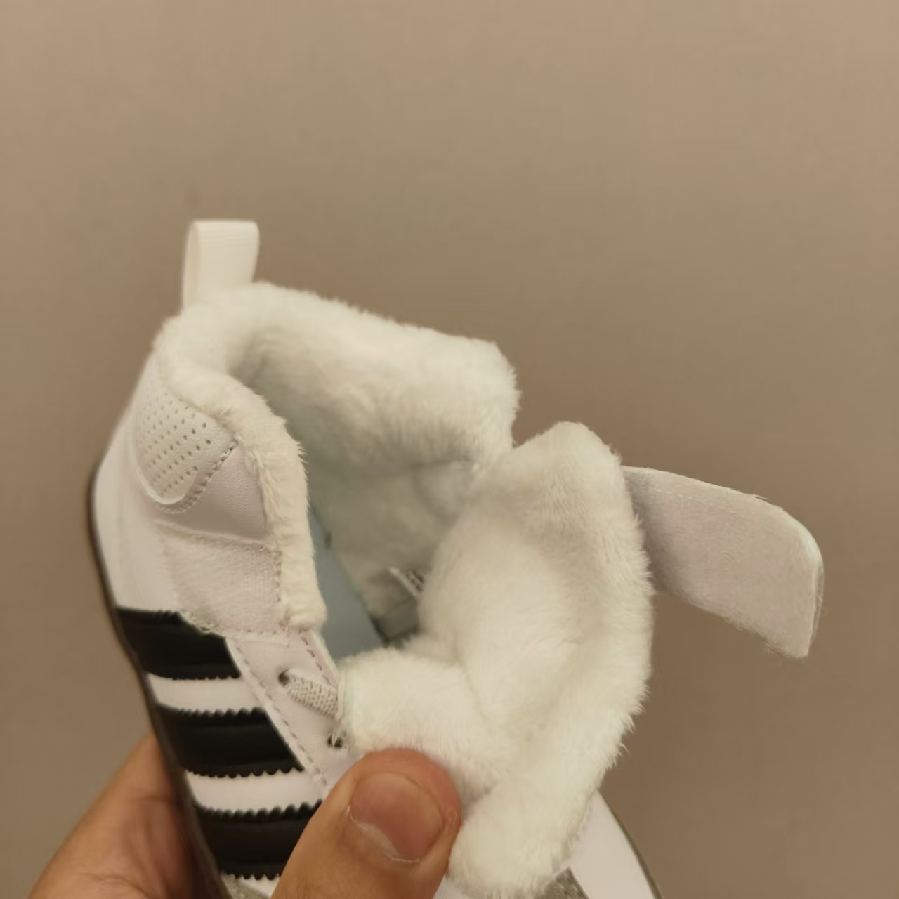 图片[7]-德训新款高帮魔术贴儿童加绒保暖运动鞋 尺码：26-37码 内里加绒，保暖又舒适❄️ 高帮款式设计，防风又保暖☁️ 橡胶耐磨防滑大底，脚感不言而喻✌🏻-选品中心