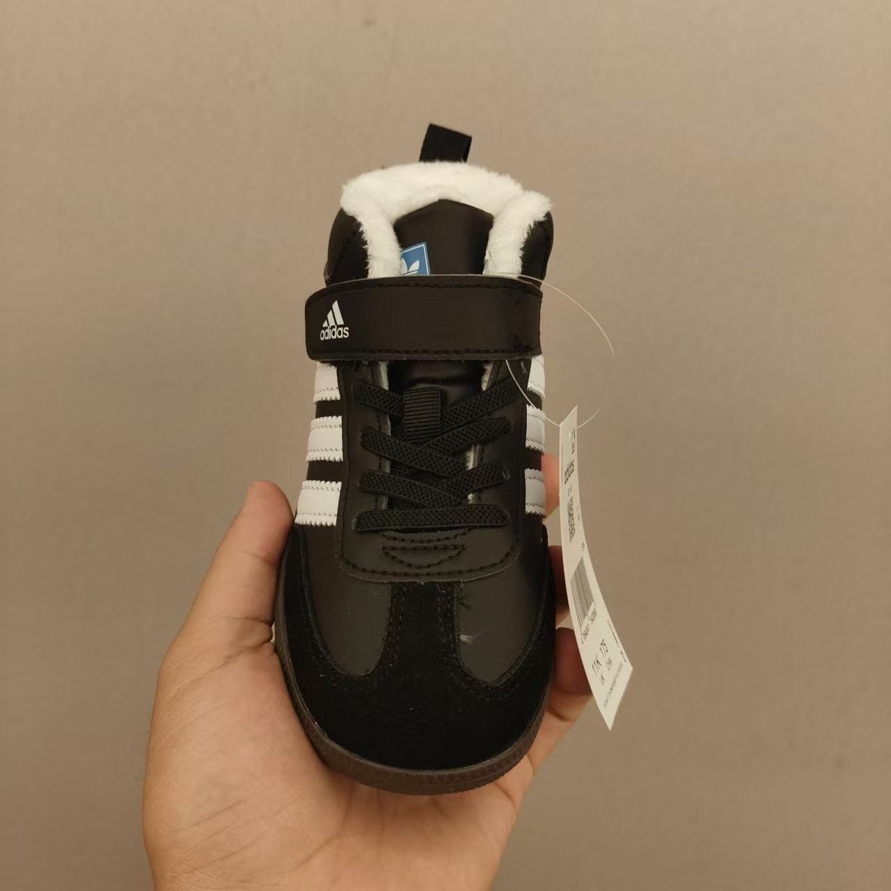 图片[4]-德训新款高帮魔术贴儿童加绒保暖运动鞋 尺码：26-37码 内里加绒，保暖又舒适❄️ 高帮款式设计，防风又保暖☁️ 橡胶耐磨防滑大底，脚感不言而喻✌🏻-选品中心