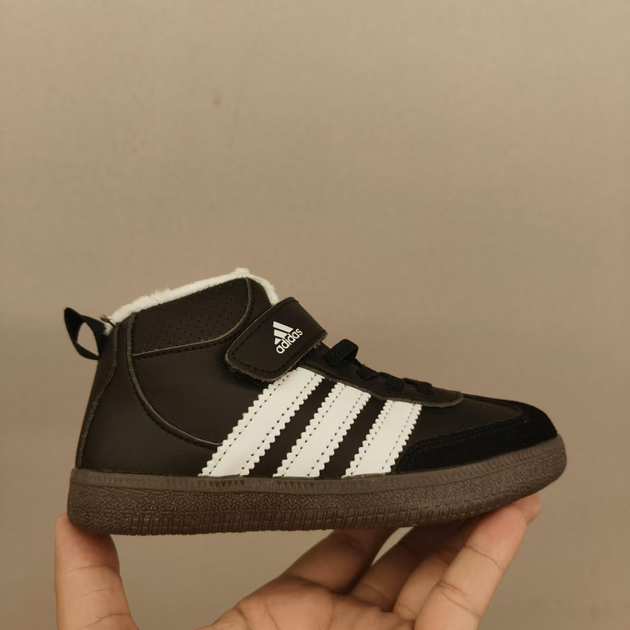 图片[3]-德训新款高帮魔术贴儿童加绒保暖运动鞋 尺码：26-37码 内里加绒，保暖又舒适❄️ 高帮款式设计，防风又保暖☁️ 橡胶耐磨防滑大底，脚感不言而喻✌🏻-选品中心