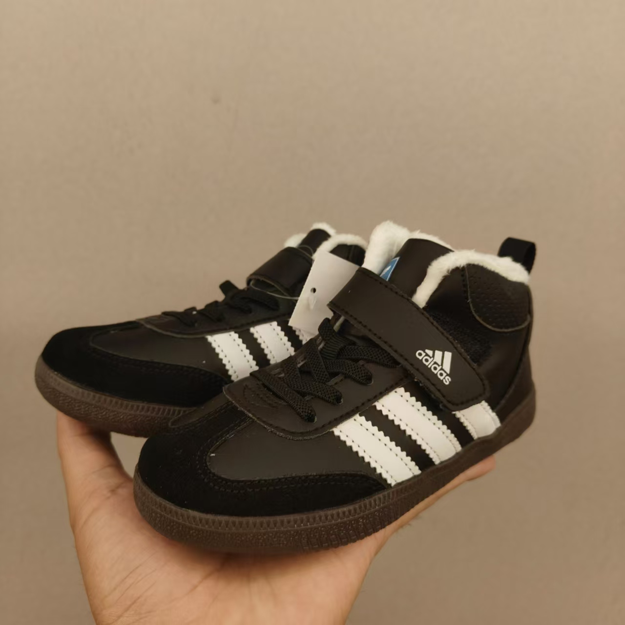 图片[8]-德训新款高帮魔术贴儿童加绒保暖运动鞋 尺码：26-37码 内里加绒，保暖又舒适❄️ 高帮款式设计，防风又保暖☁️ 橡胶耐磨防滑大底，脚感不言而喻✌🏻-选品中心