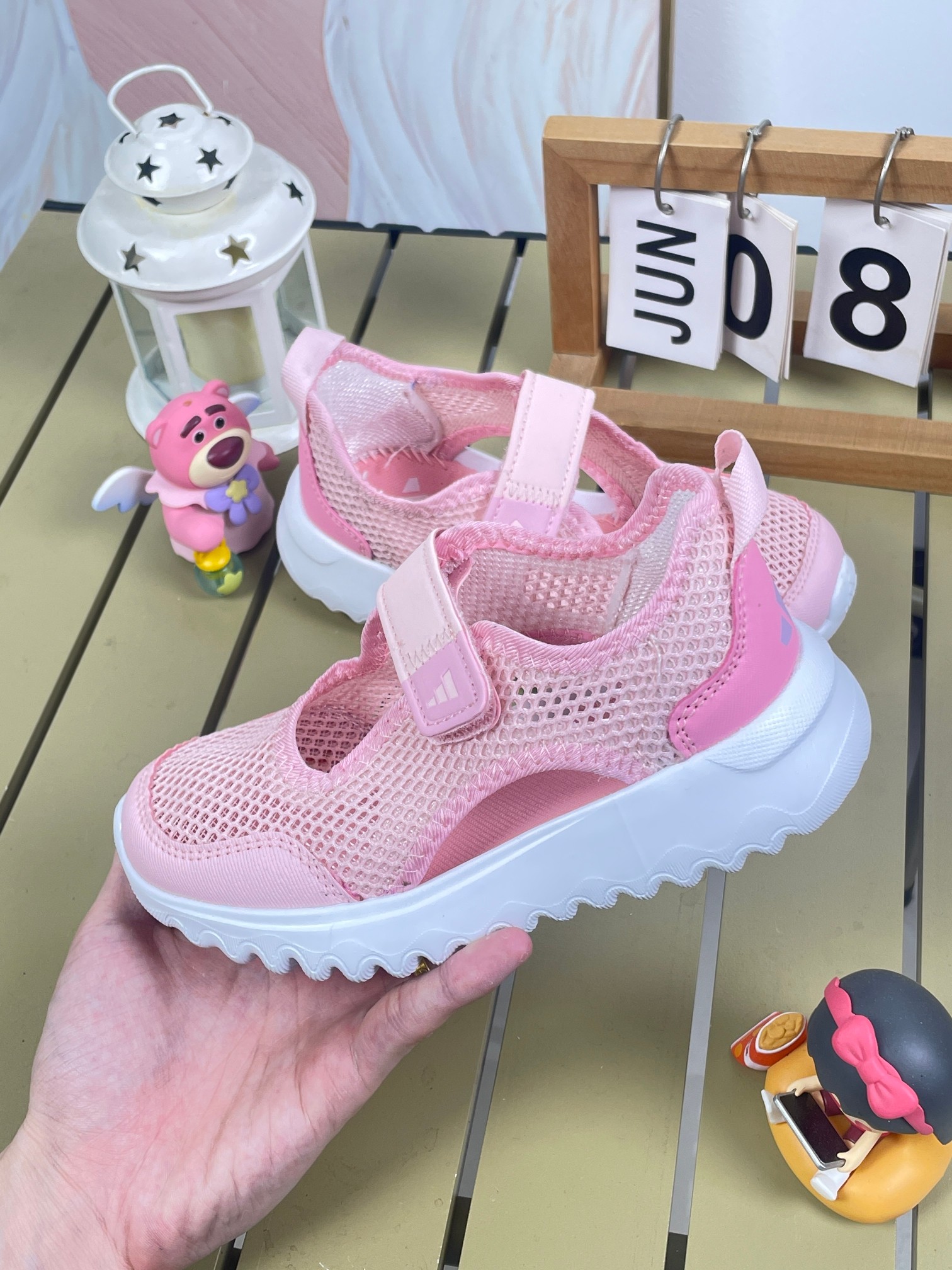 图片[2]-AD儿童凉鞋 2025凉鞋新款介绍： 新款儿童凉鞋采用EVA材质，柔软轻便，透气舒适。防滑鞋底，安全可靠，网布设计，适合各种沙滩，学校，场景时尚可爱，让宝宝爱上穿鞋。尺码24-37大厂同源出品品质保证-选品中心
