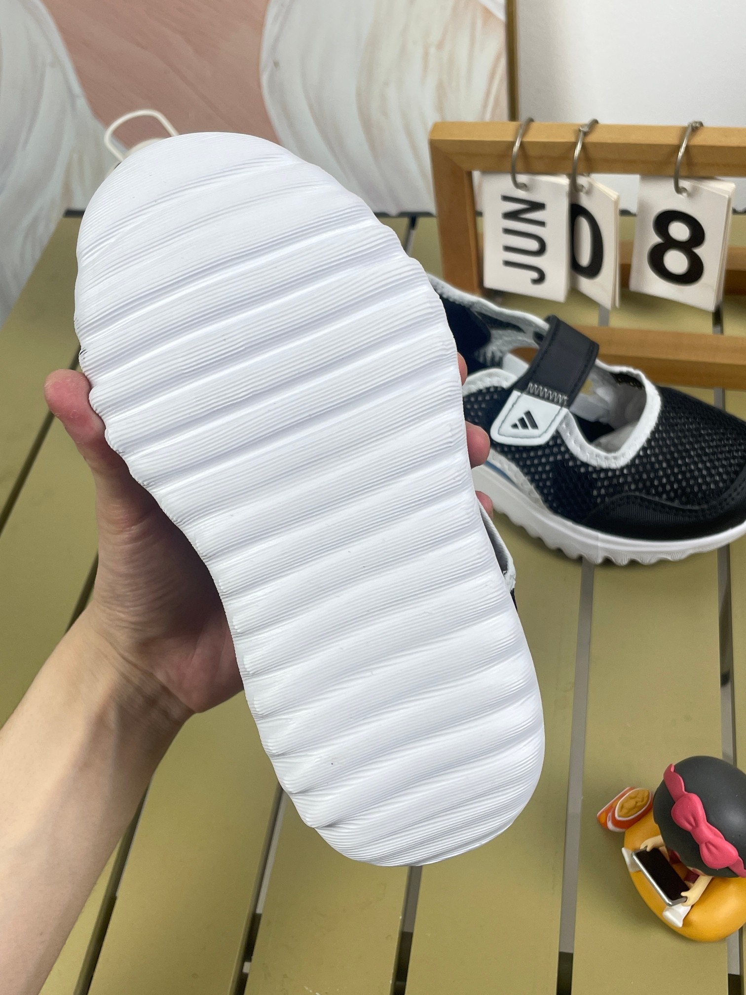 图片[4]-AD儿童凉鞋 2025凉鞋新款介绍： 新款儿童凉鞋采用EVA材质，柔软轻便，透气舒适。防滑鞋底，安全可靠，网布设计，适合各种沙滩，学校，场景时尚可爱，让宝宝爱上穿鞋。尺码24-37大厂同源出品品质保证-选品中心