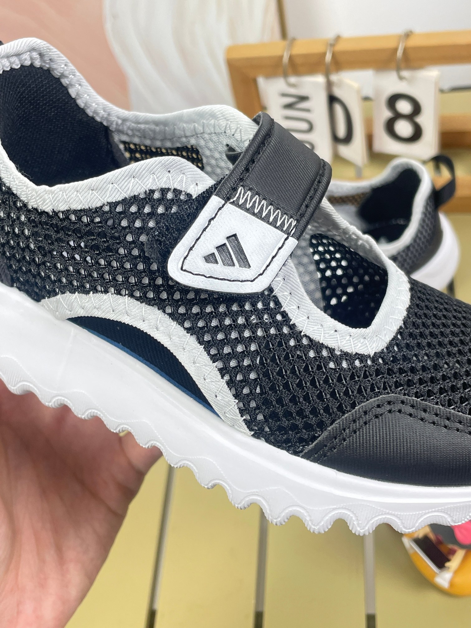 图片[6]-AD儿童凉鞋 2025凉鞋新款介绍： 新款儿童凉鞋采用EVA材质，柔软轻便，透气舒适。防滑鞋底，安全可靠，网布设计，适合各种沙滩，学校，场景时尚可爱，让宝宝爱上穿鞋。尺码24-37大厂同源出品品质保证-选品中心