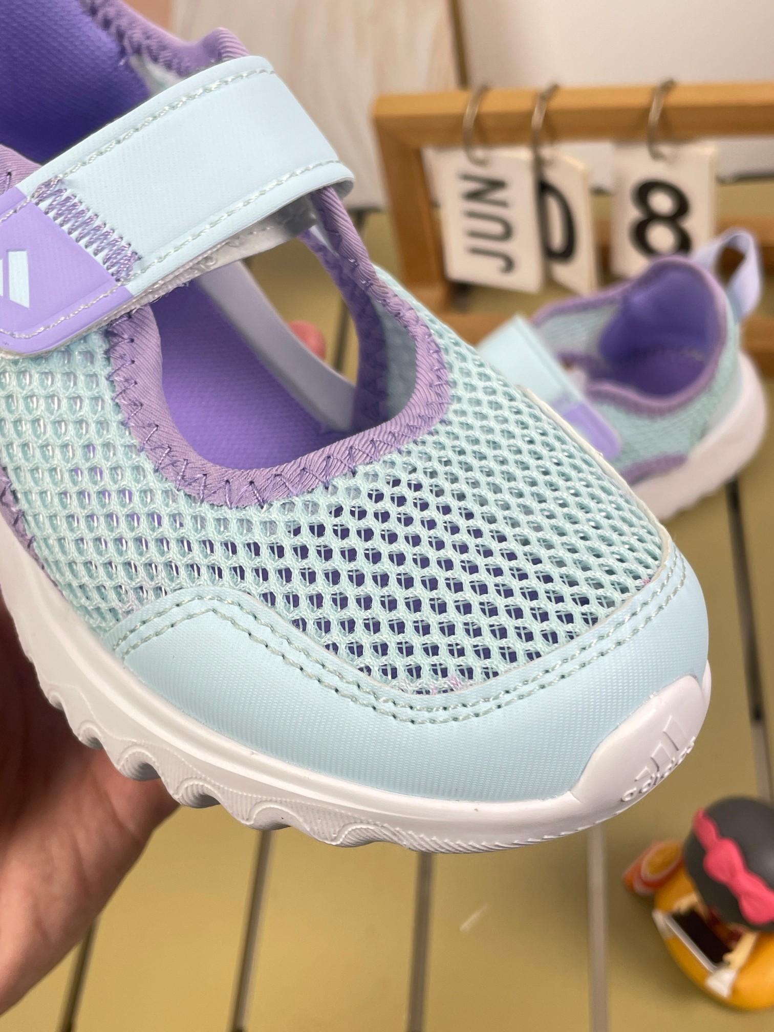 图片[4]-AD儿童凉鞋 2025凉鞋新款介绍： 新款儿童凉鞋采用EVA材质，柔软轻便，透气舒适。防滑鞋底，安全可靠，网布设计，适合各种沙滩，学校，场景时尚可爱，让宝宝爱上穿鞋。尺码24-37大厂同源出品品质保证-选品中心