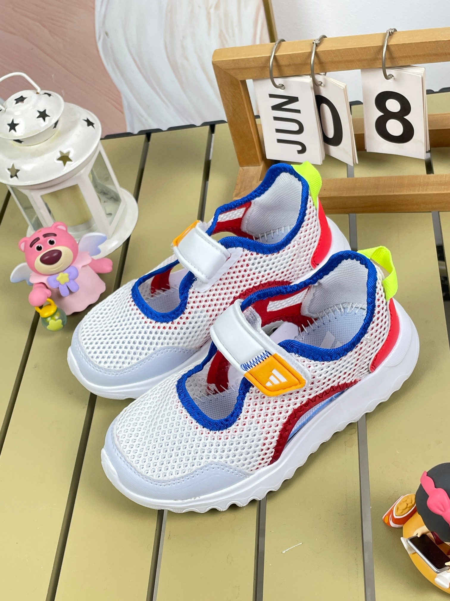 AD儿童凉鞋 2025凉鞋新款介绍: 新款儿童凉鞋采用EVA材质,柔软轻便,透气舒适。防滑鞋底,安全可靠,网布设计,适合各种沙滩,学校,场景时尚可爱,让宝宝爱上穿鞋。尺码24-37大厂同源出品品质保证-选品中心