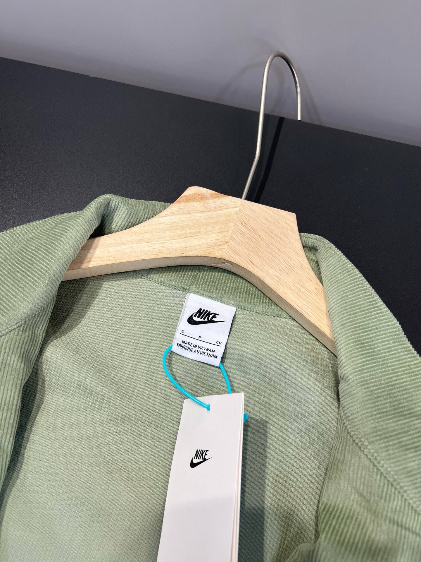 配有全套原版包装，内里三标齐全

1024x3