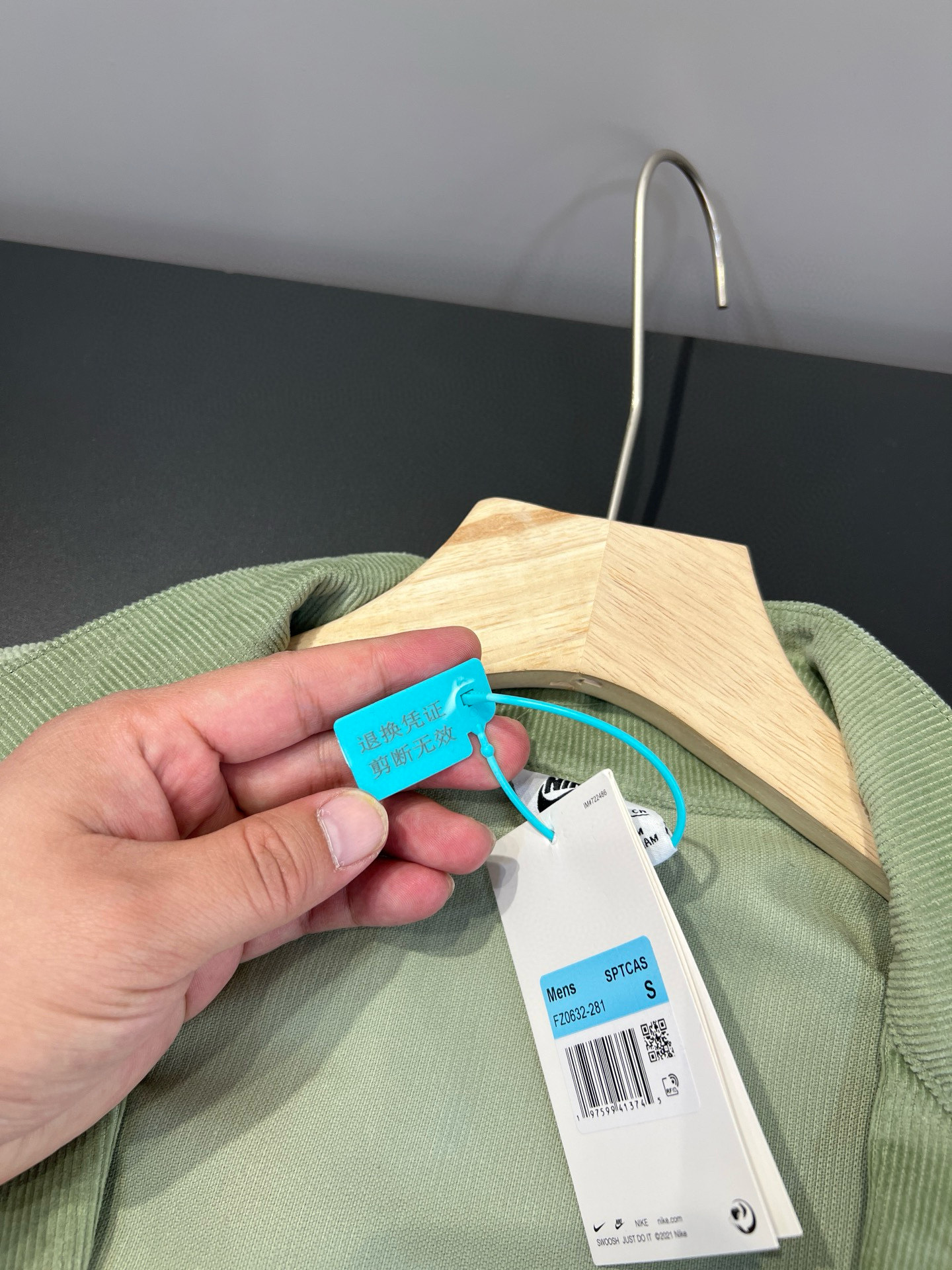 配有全套原版包装，内里三标齐全

1024x3