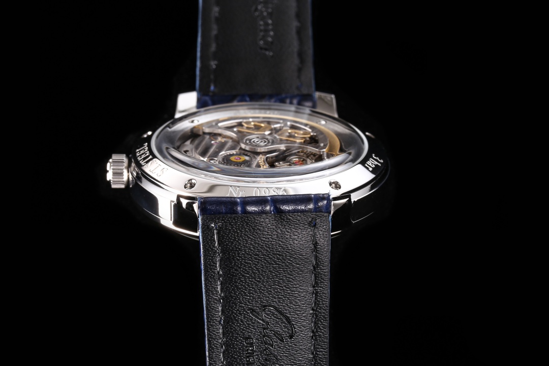 High-Tech Features of White Shell P3045 Watch: Sapphire Glass, Autolink Cores, Italian Craftsmanship - 图片 7