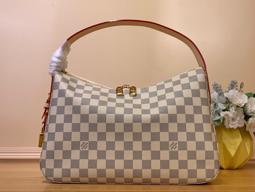NO:187317,Superior Version Top Original List [slouchy pm Handbag] n00116 White Grid/Pink As part of the Damier Azur XP series, this version of Slouchy pm is inspired by the elegant lifestyle of the French Riviera. The unique pattern is created using gravure printing process and supplemented by smooth gold hardware. Signature details include natural leather branding, which includes a padlock symbolizing the heritage and craftsmanship of the house. Dimensions 33 x 22 x 9 cm, LV Superior Version, louis vuitton19860909特级版本 顶级原单【slouchy pm手袋】 n00116 白格/粉色 作为damier azur xph系列的一部分,这个版本的slouchy pm的灵感来自法国里维埃拉的优雅生活方式.独特的图案是使用凹版印刷工艺创建的,并辅以光滑的金色硬件.签名细节包括天然皮革名牌,其中包括一个象征着房子遗产和工艺的挂锁. 尺寸33 x 22 x 9厘米,LV特级版本,louis vuitton,Bag