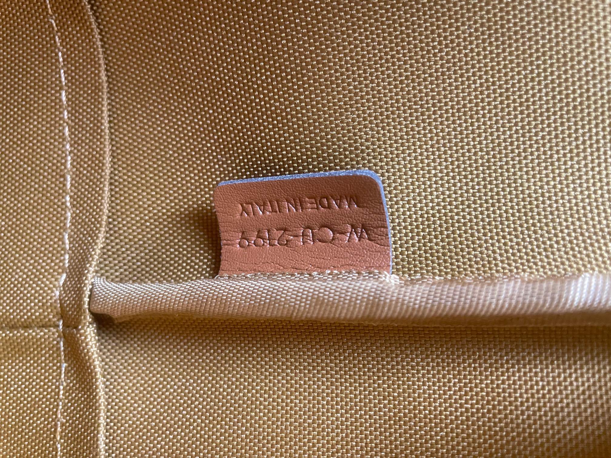 P大号 TRIOMPHE FOLCO 秋冬单品 一系列经典老花,经典依旧,不过时 空间够大 材质耐磨 款