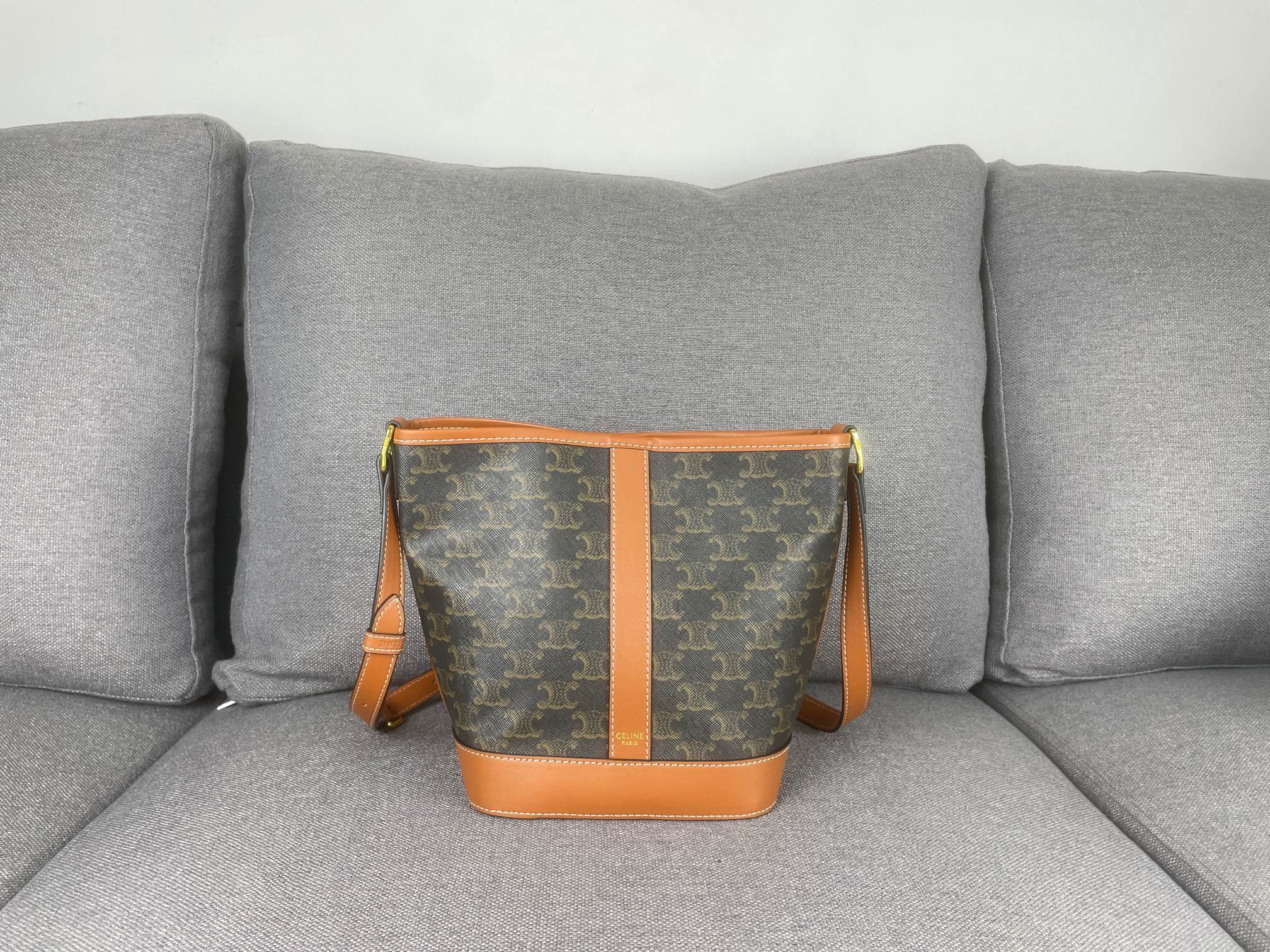 P 小号 TRIOMPHE FOLCO 秋冬新品 一系列经典老花,经典依旧,不过时 空间够大 材质耐磨