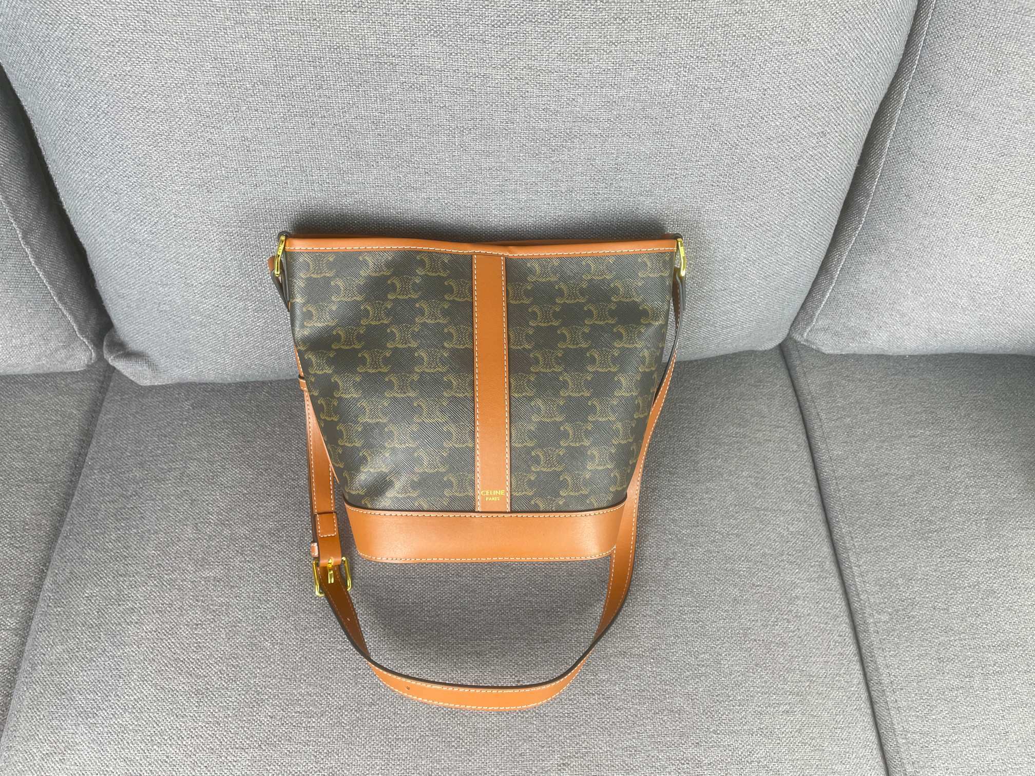 P 小号 TRIOMPHE FOLCO 秋冬新品 一系列经典老花,经典依旧,不过时 空间够大 材质耐磨