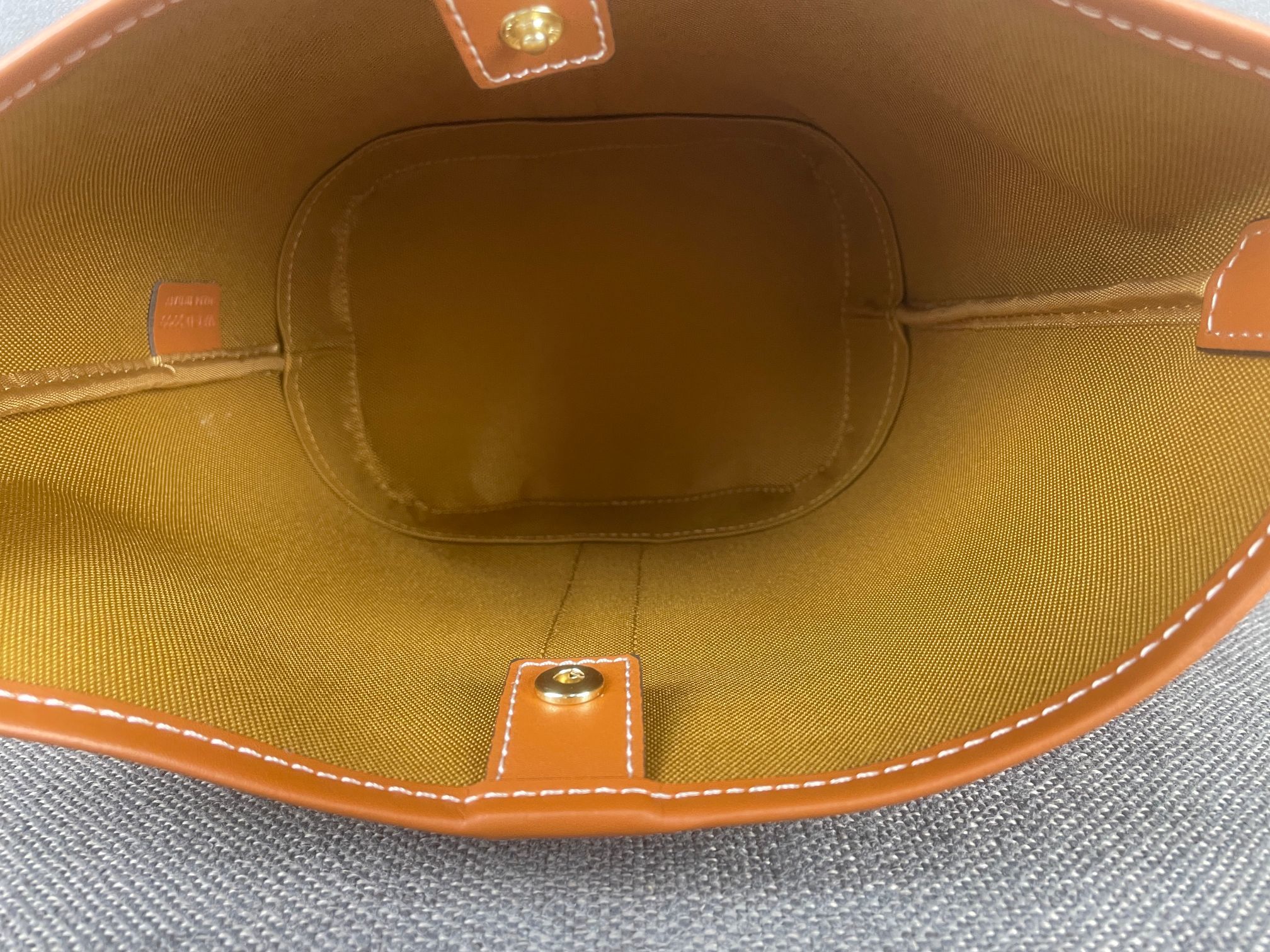 P 小号 TRIOMPHE FOLCO 秋冬新品 一系列经典老花,经典依旧,不过时 空间够大 材质耐磨