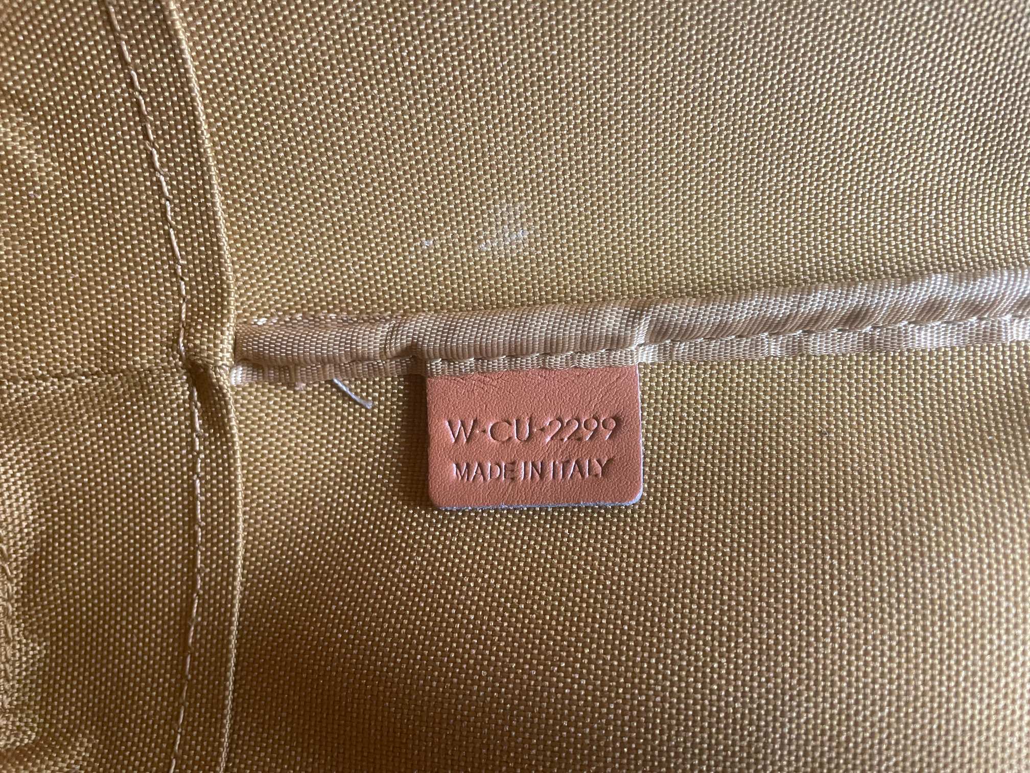 P 小号 TRIOMPHE FOLCO 秋冬新品 一系列经典老花,经典依旧,不过时 空间够大 材质耐磨