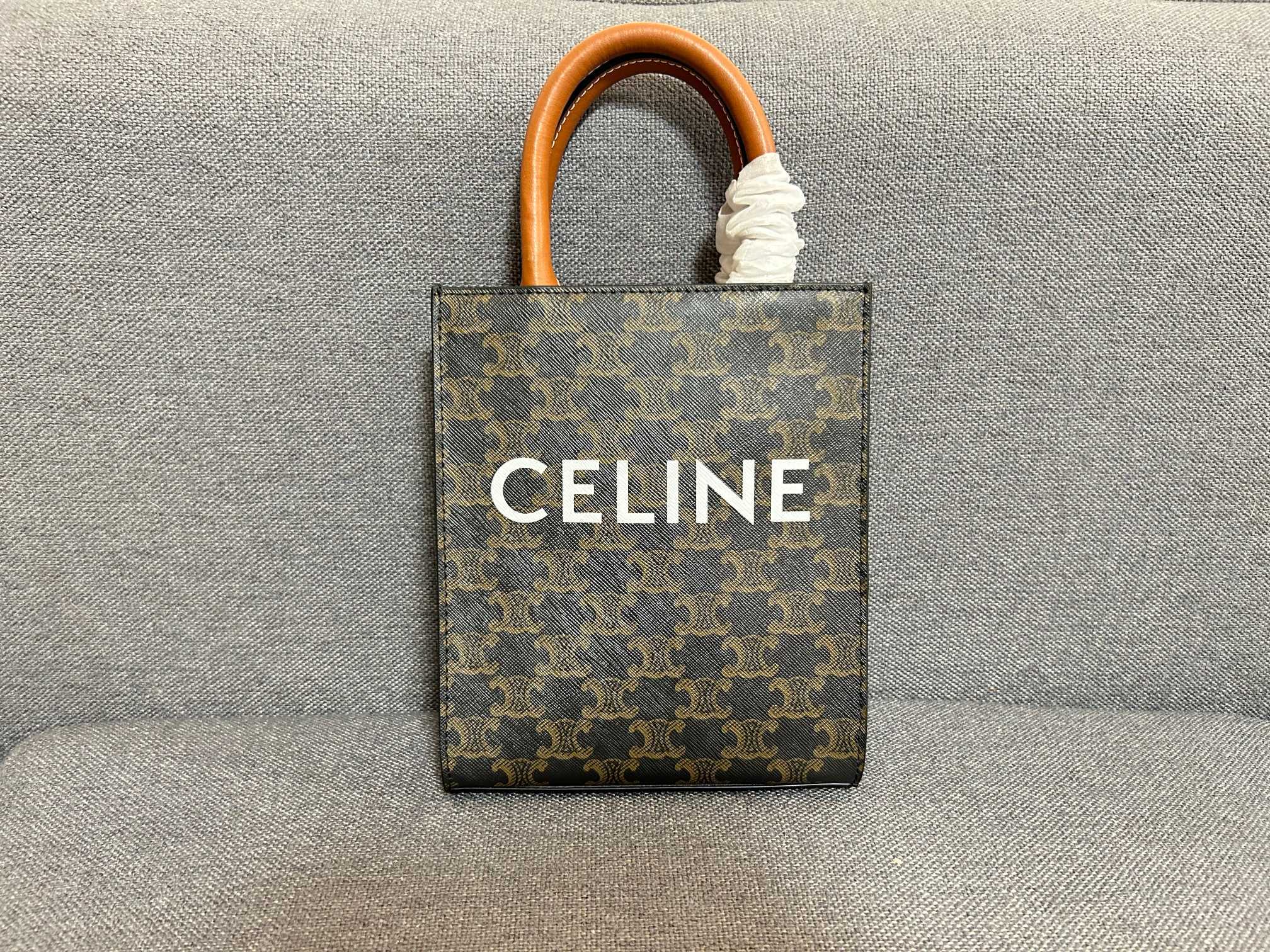 P 小号Triomphe Mini Tote 💯搭配小精灵 〰️简直不要太可爱啦啦 涉猎广众集美们 停止