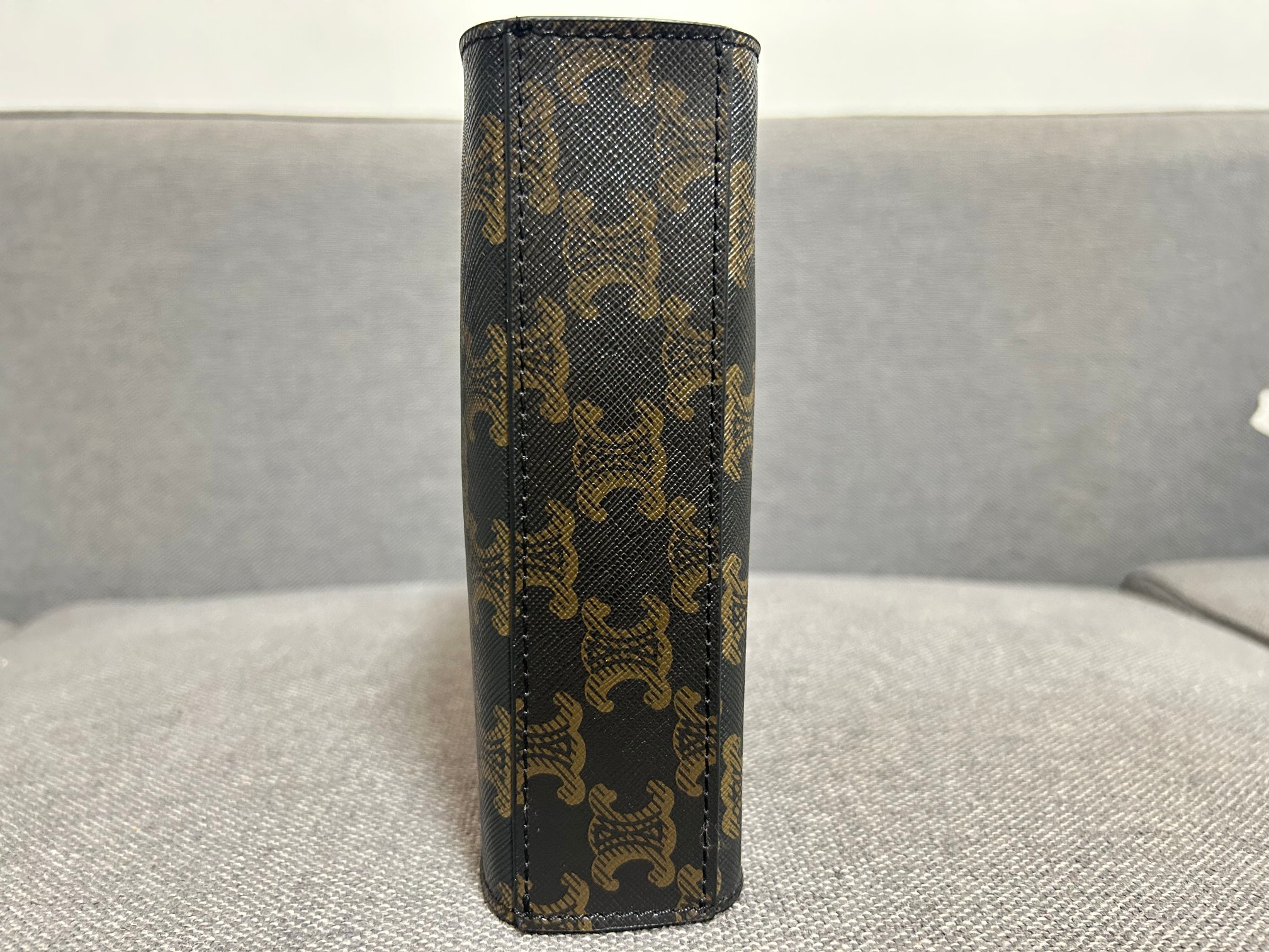 P 小号Triomphe Mini Tote 💯搭配小精灵 〰️简直不要太可爱啦啦 涉猎广众集美们 停止